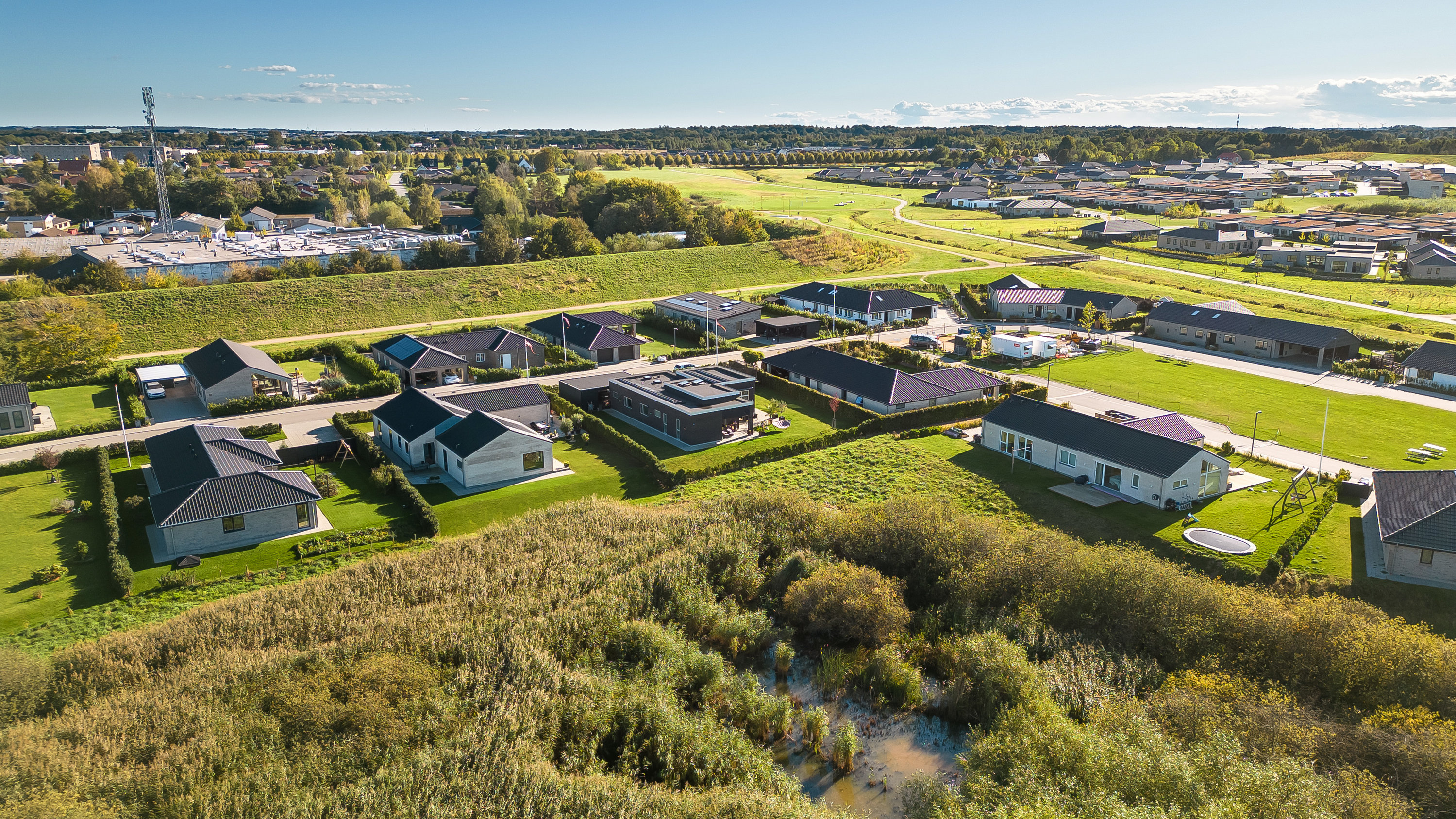 Fremhævet luftfoto billede i fuldskærmstilstand. Billede af Cirkelbuen 26, 3400 Hillerød