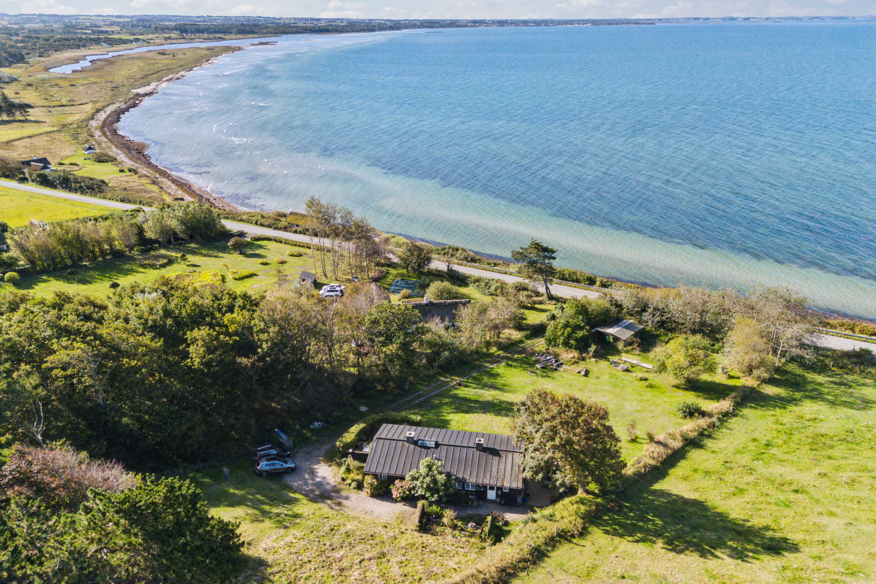 Miniaturebillede 1: luftfoto. Billede af Vindekilde Strandvej 28, Bjergene, 4540 Fårevejle