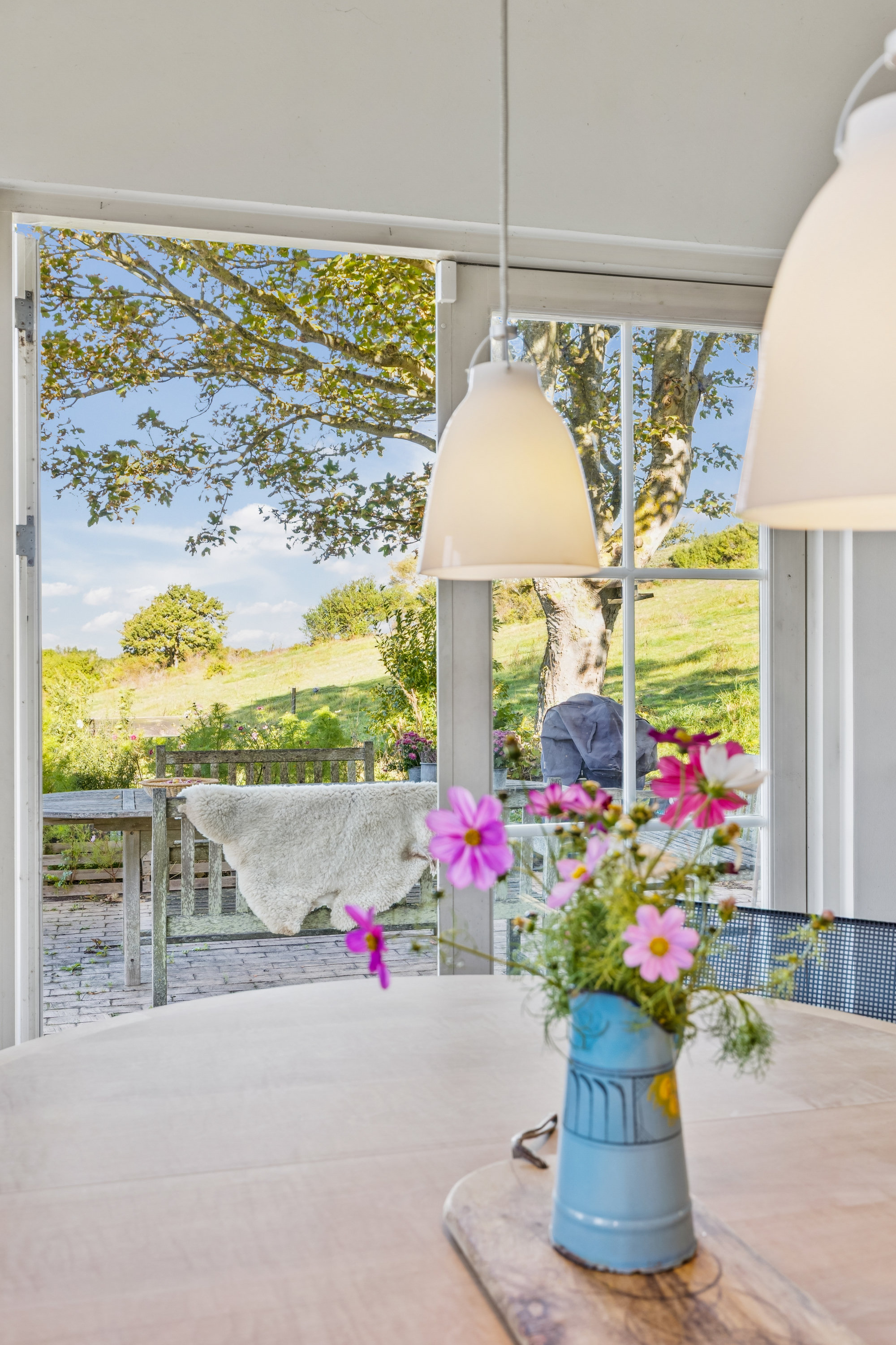 Fremhævet stue billede i fuldskærmstilstand. Billede af Vindekilde Strandvej 28, Bjergene, 4540 Fårevejle