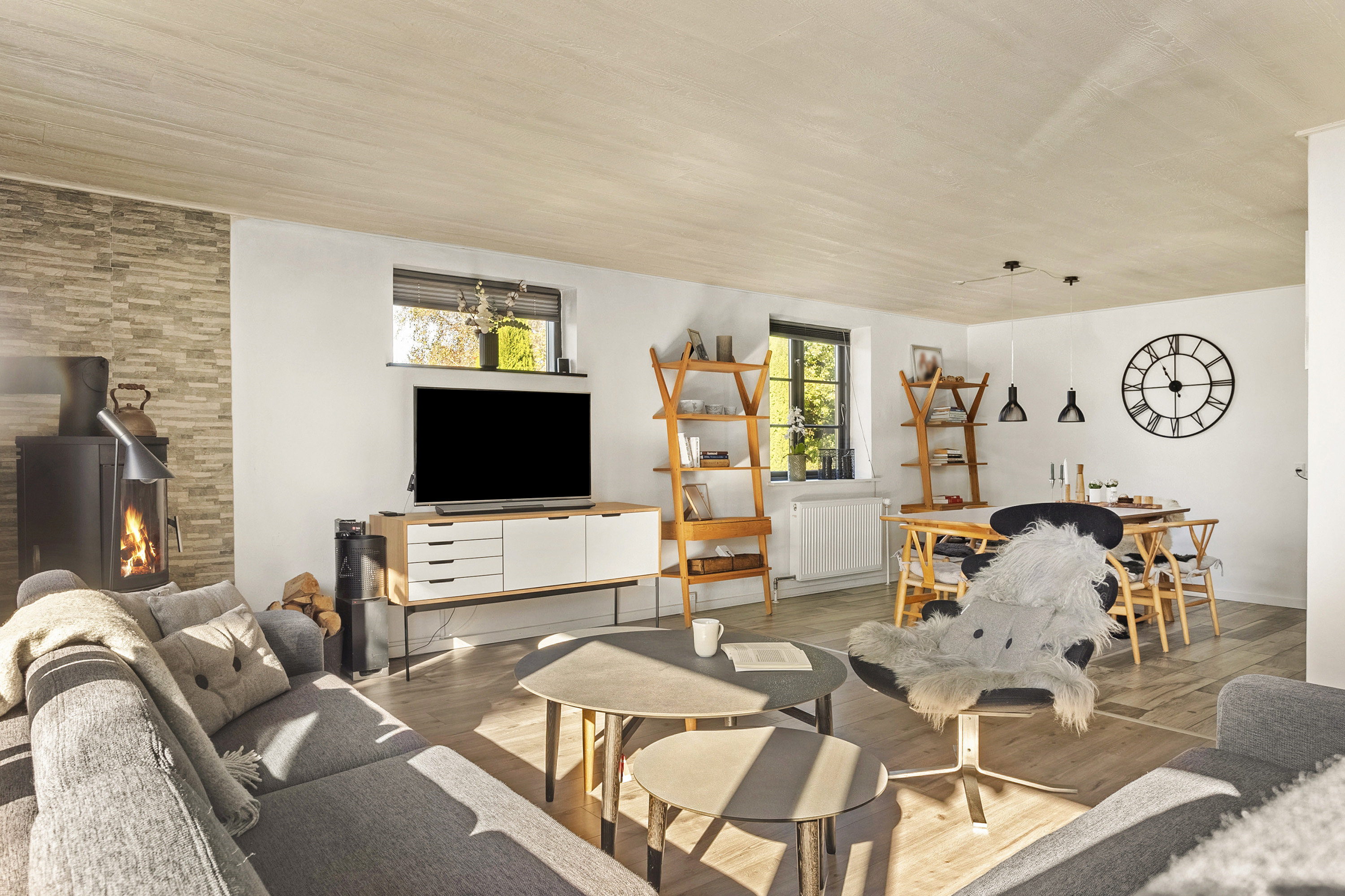 Fremhævet stue billede i fuldskærmstilstand. Billede af Egevænget 17, Askov, 6600 Vejen