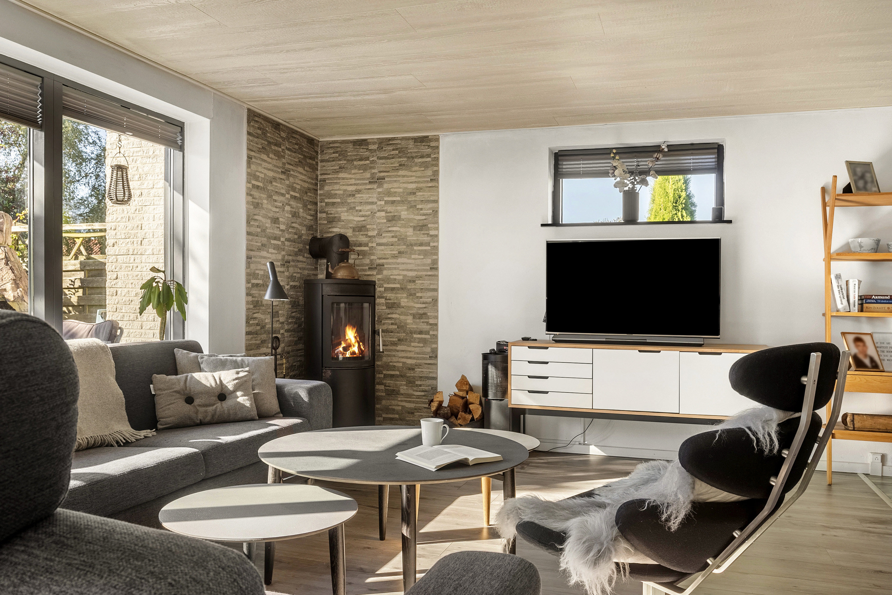 Fremhævet stue billede i fuldskærmstilstand. Billede af Egevænget 17, Askov, 6600 Vejen