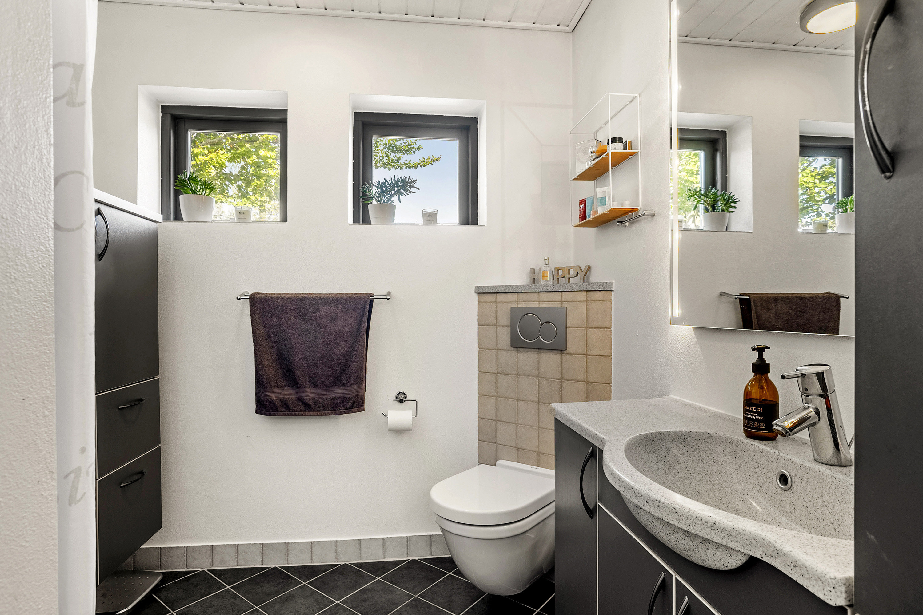 Fremhævet badeværelse billede i fuldskærmstilstand. Billede af Egevænget 17, Askov, 6600 Vejen