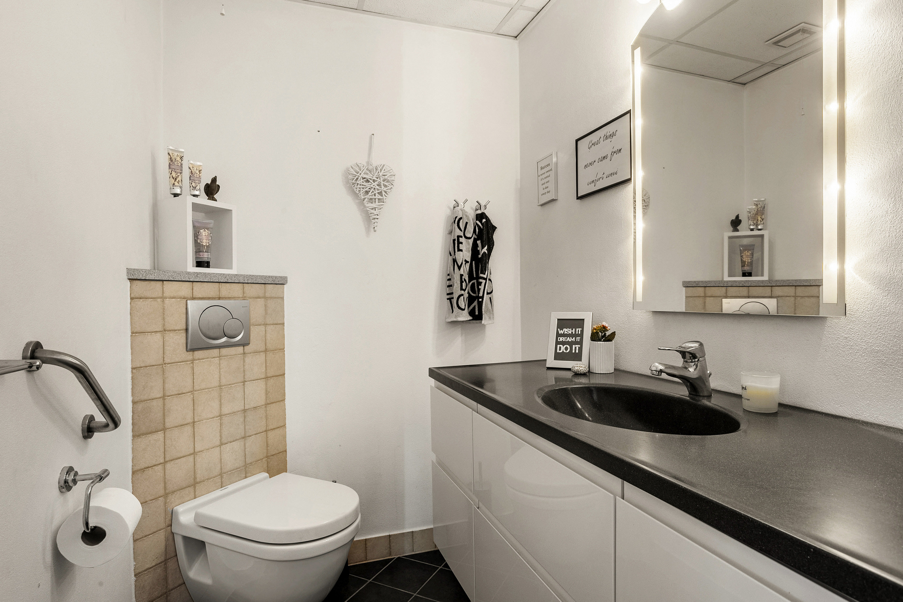 Fremhævet toilet billede i fuldskærmstilstand. Billede af Egevænget 17, Askov, 6600 Vejen