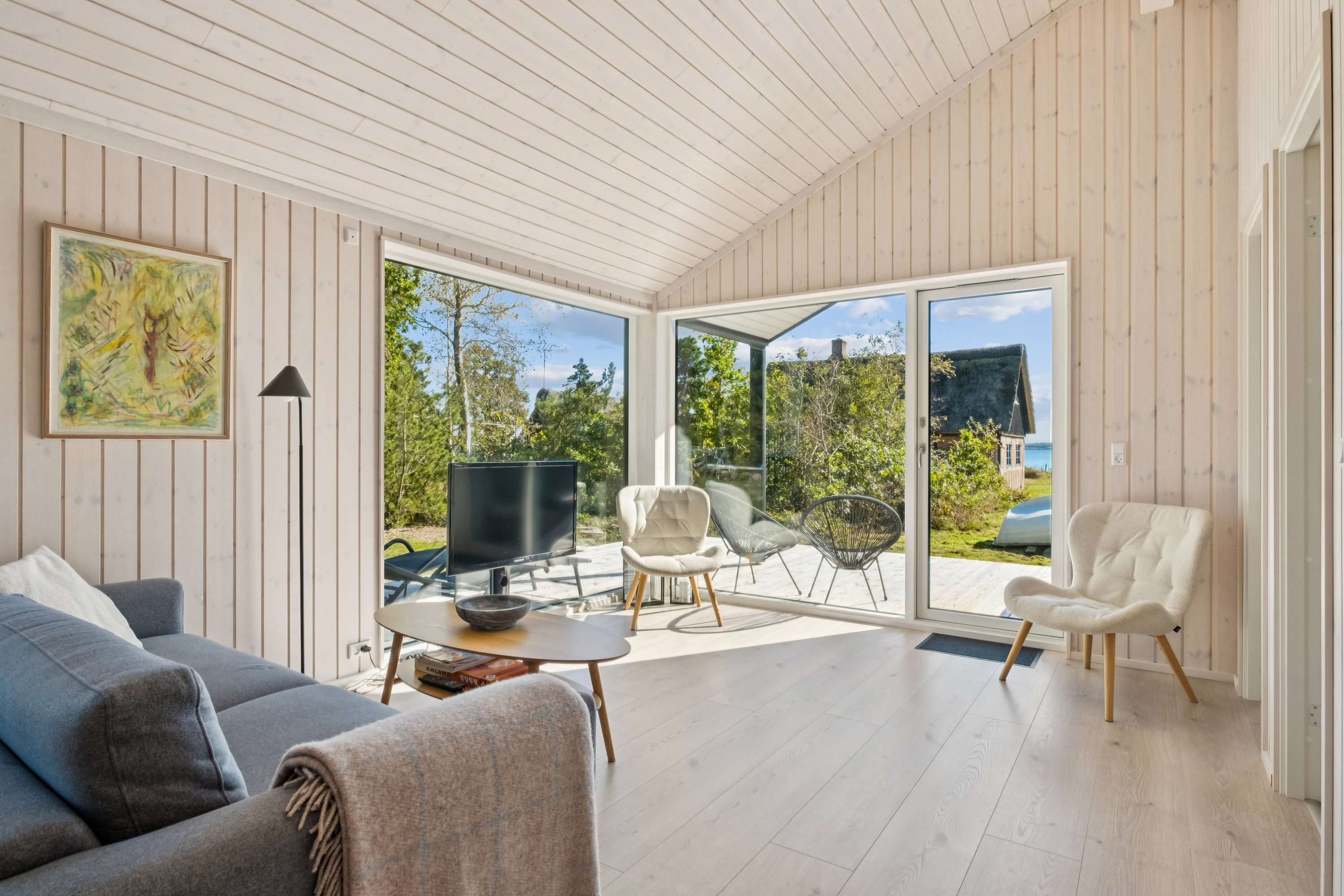 Fremhævet stue billede i fuldskærmstilstand. Billede af Begtrupvig Strandvej 15A, Begtrup Vig, 8420 Knebel