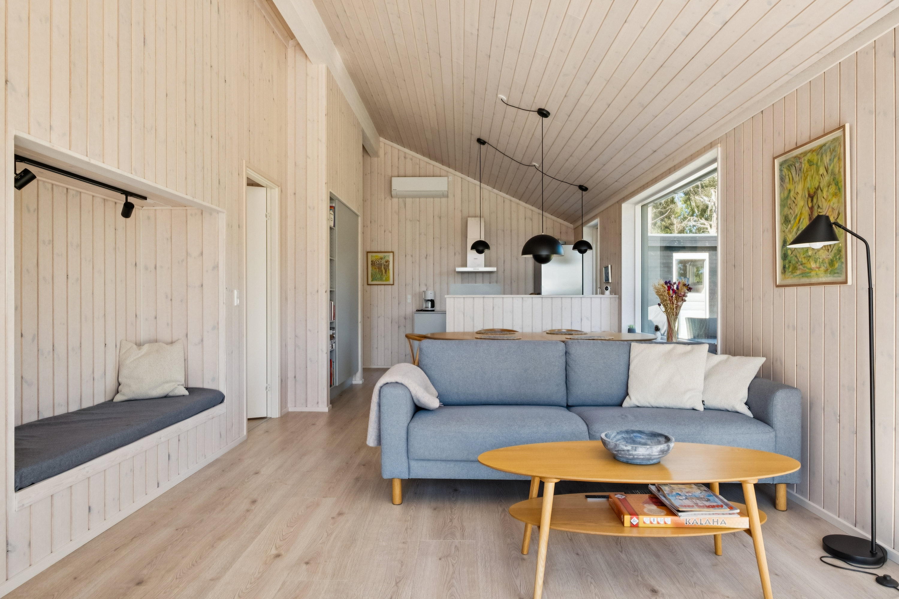 Fremhævet stue billede i fuldskærmstilstand. Billede af Begtrupvig Strandvej 15A, Begtrup Vig, 8420 Knebel