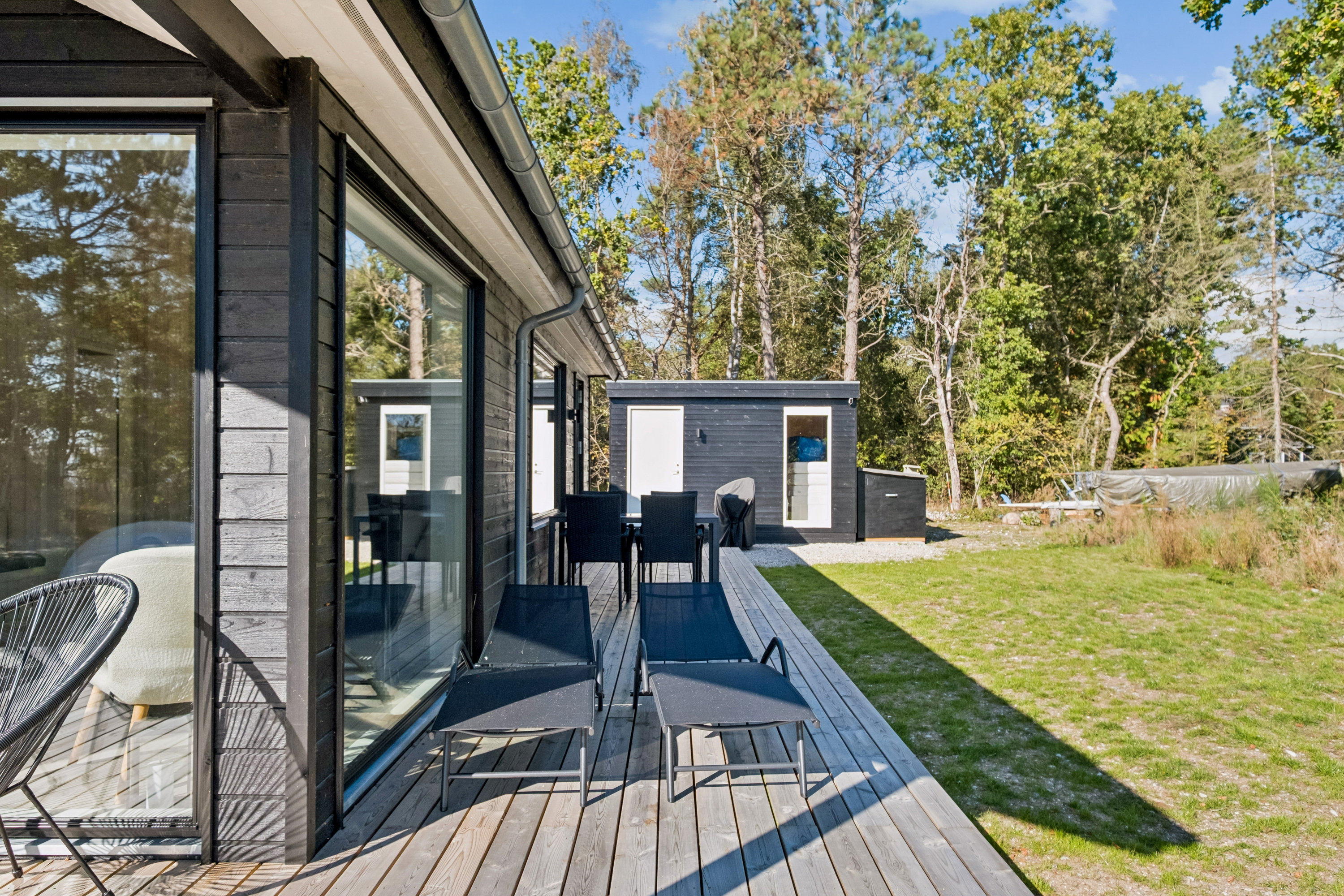 Fremhævet terrasse billede i fuldskærmstilstand. Billede af Begtrupvig Strandvej 15A, Begtrup Vig, 8420 Knebel