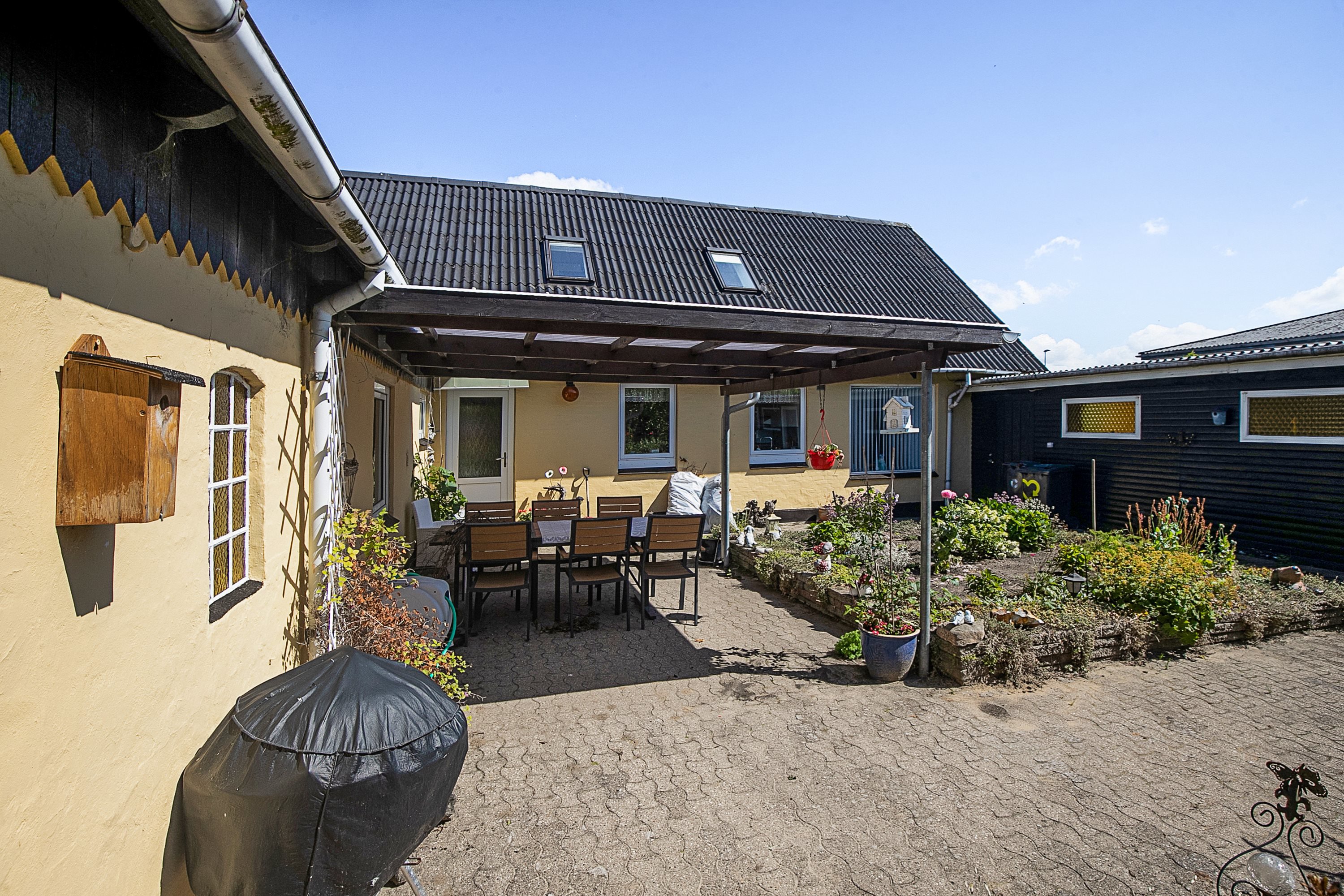 Miniaturebillede 1: gårdhaven. Billede af Grindstedvej 19, Uggerhalne, 9310 Vodskov