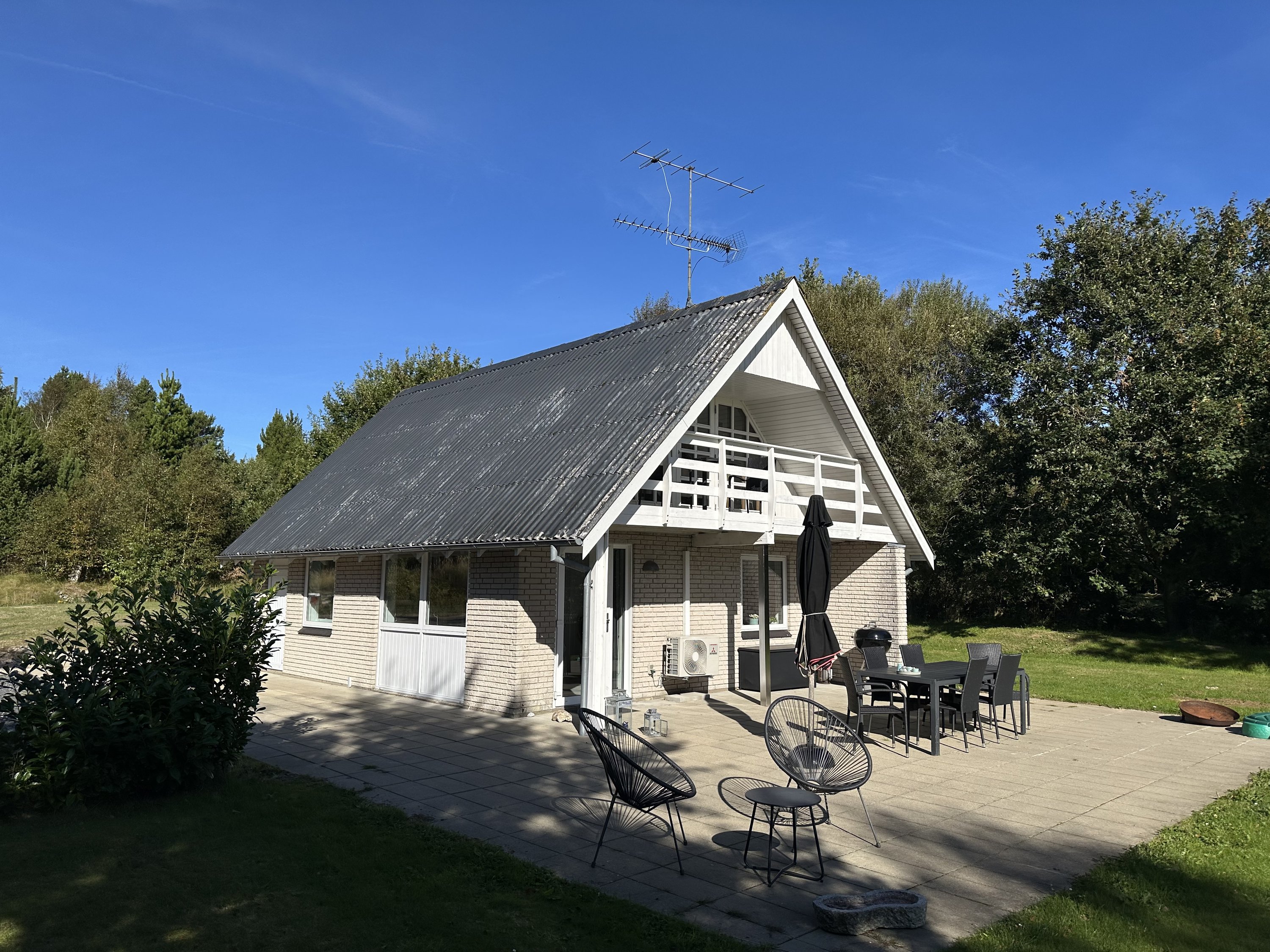 Fremhævet set fra haven billede i fuldskærmstilstand. Billede af Rødtungevej 30, Voerså, 9300 Sæby