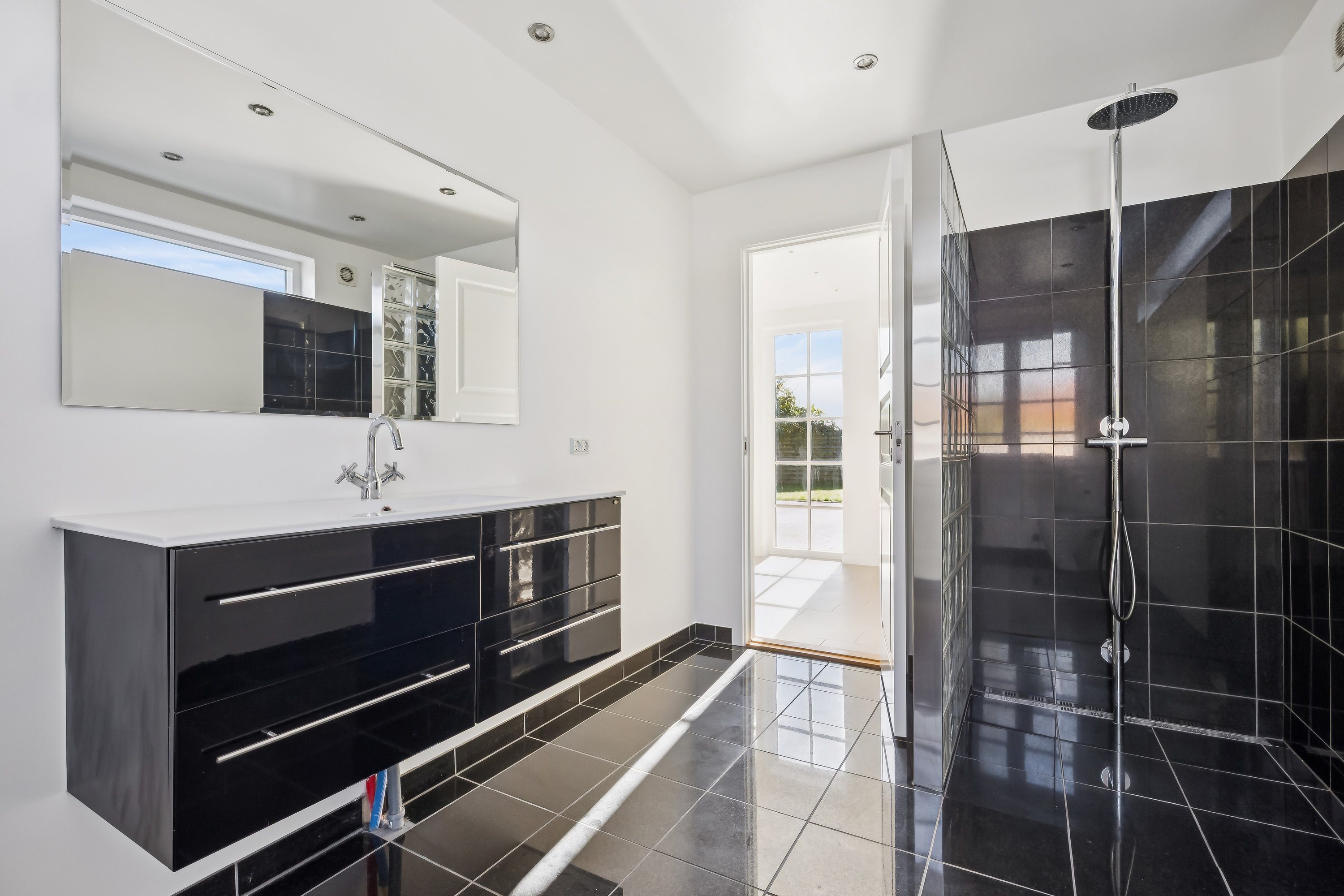 Fremhævet køkken billede i fuldskærmstilstand. Billede af Havevænget 7, 4682 Tureby