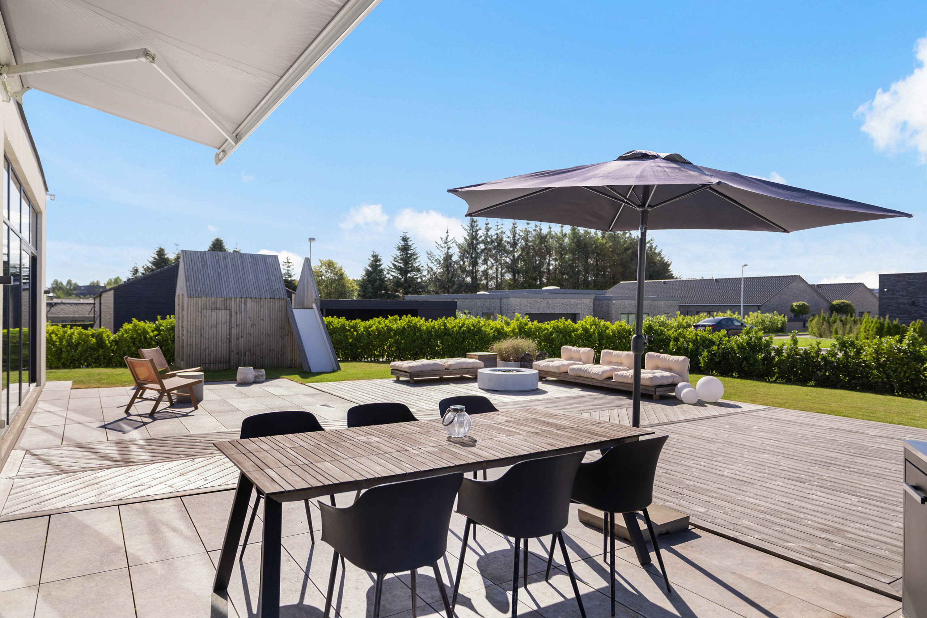Fremhævet terrasse billede i fuldskærmstilstand. Billede af Onsholtgårdsvej 120, 8260 Viby J
