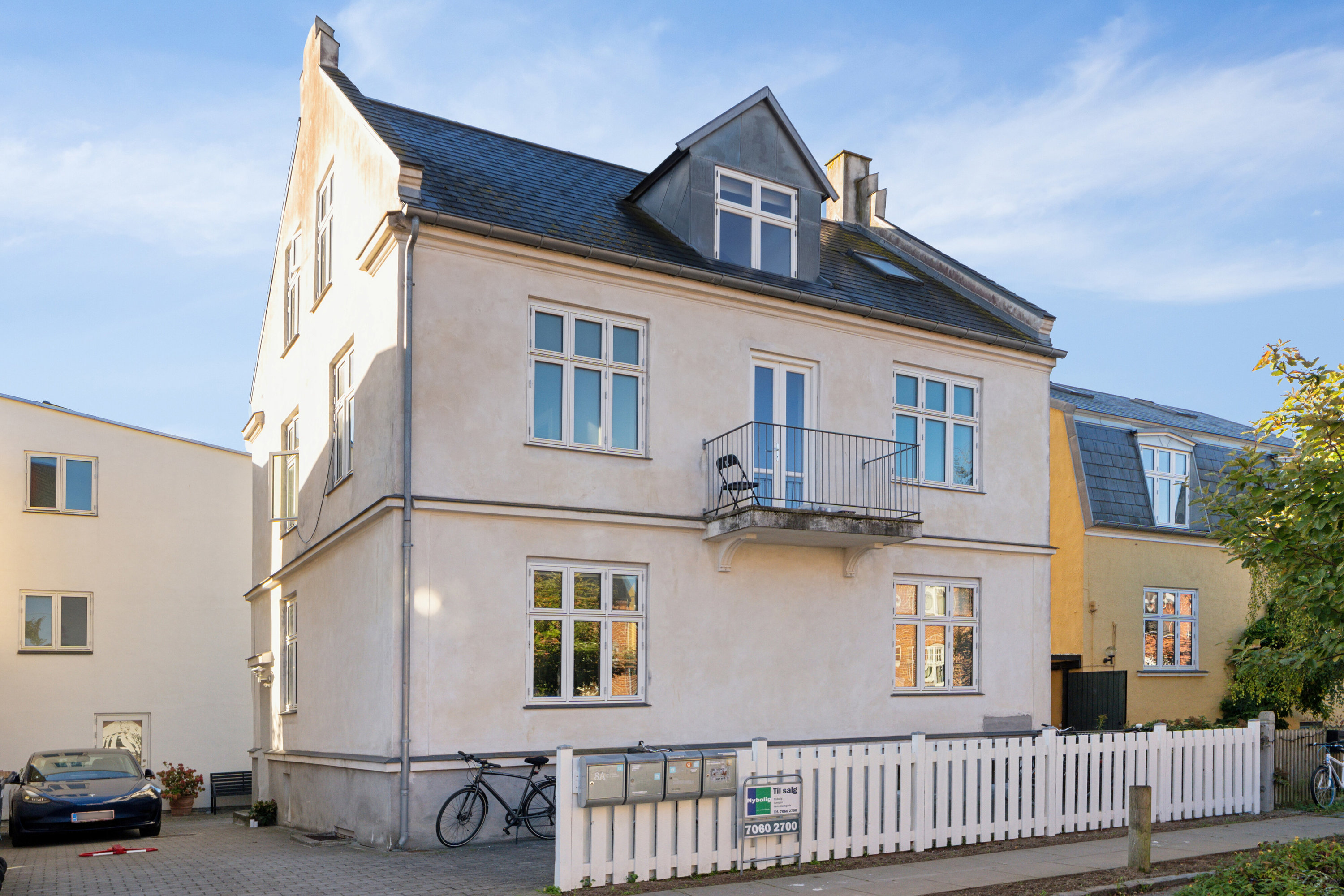 Fremhævet set fra vejen billede i fuldskærmstilstand. Billede af Biens Allé 8, st.., 2300 København S