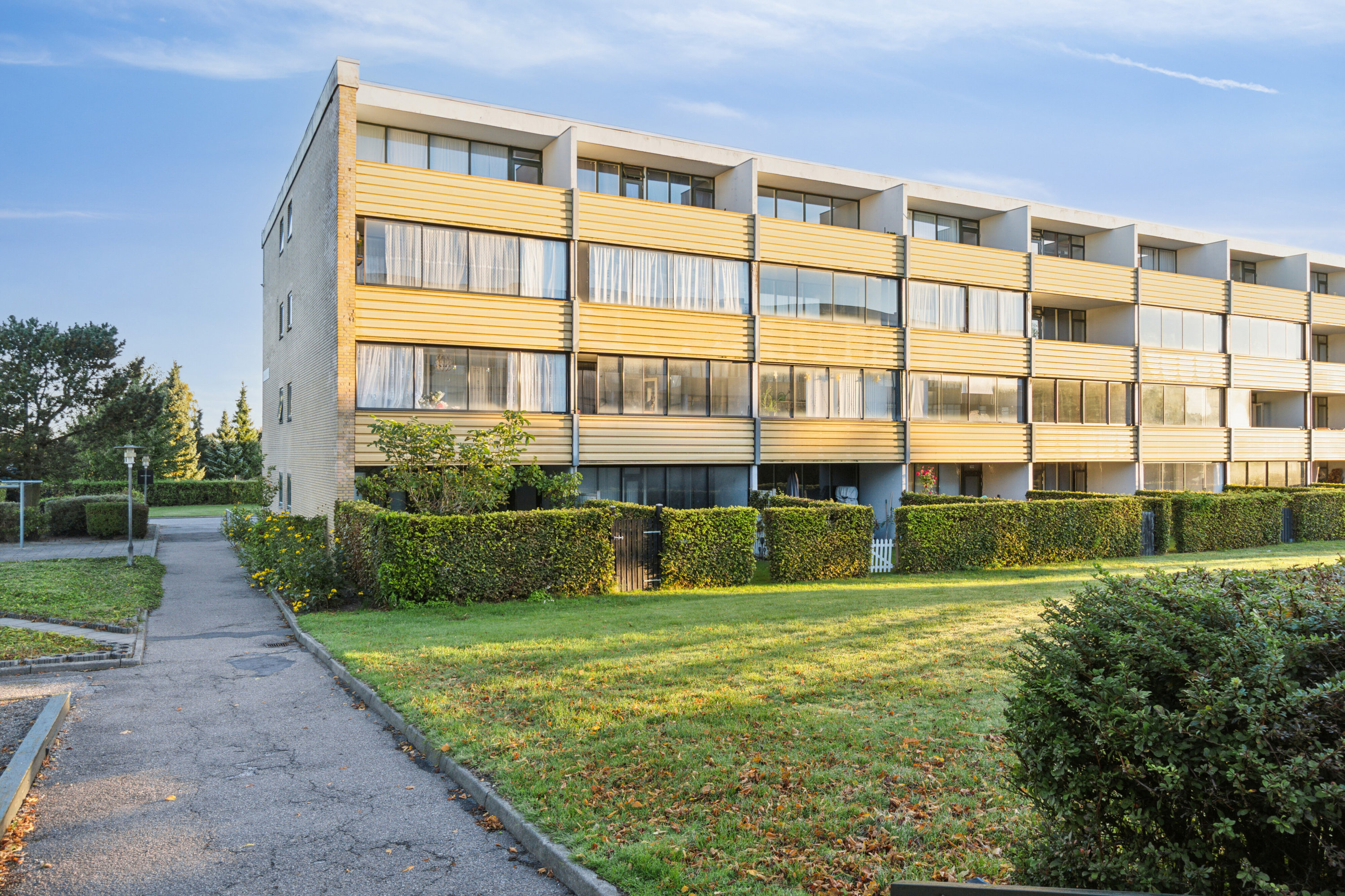 Fremhævet set fra vejen billede i fuldskærmstilstand. Billede af Byskov Alle 34, 2. tv., 4200 Slagelse