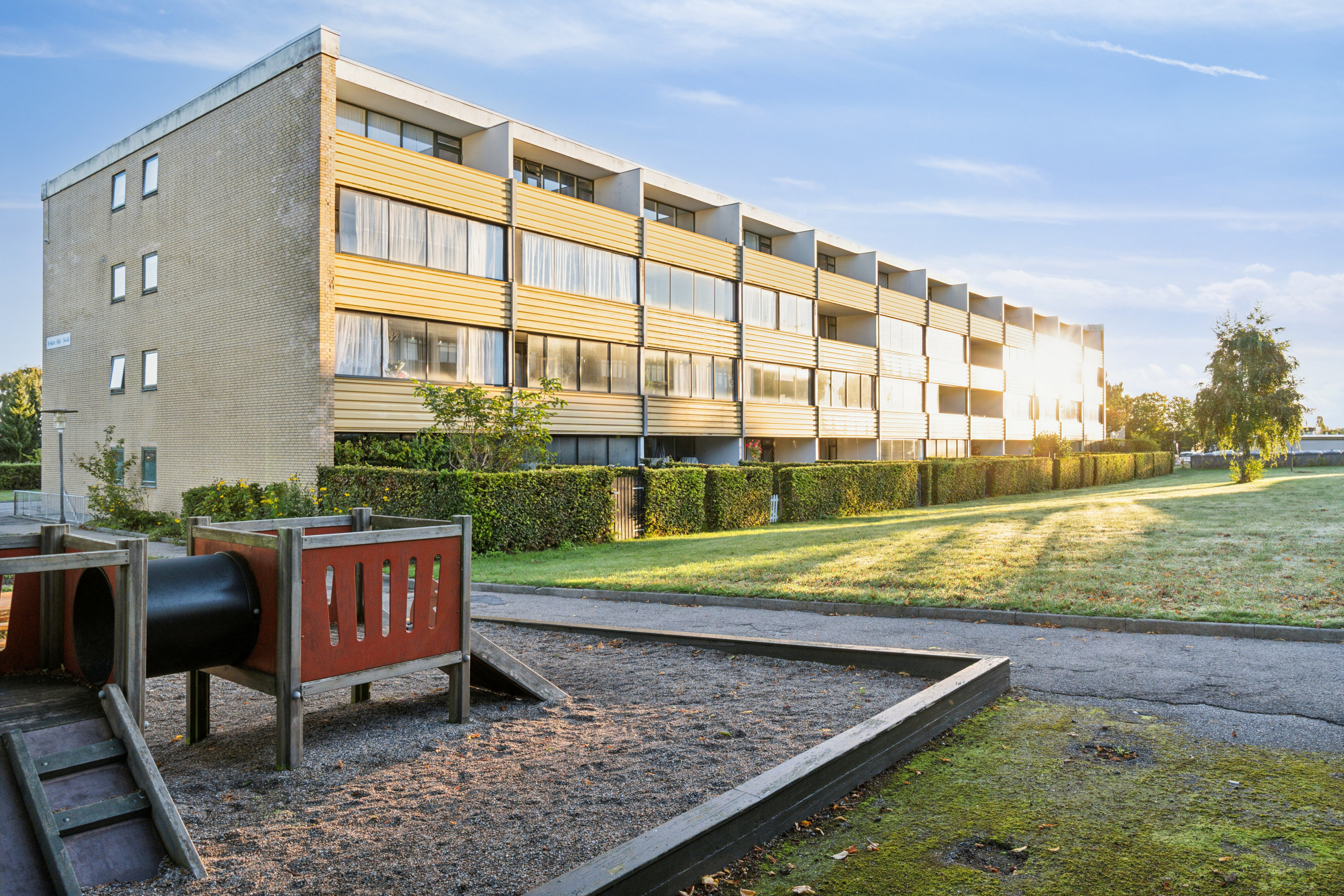 Fremhævet set fra vejen billede i fuldskærmstilstand. Billede af Byskov Alle 34, 2. tv., 4200 Slagelse