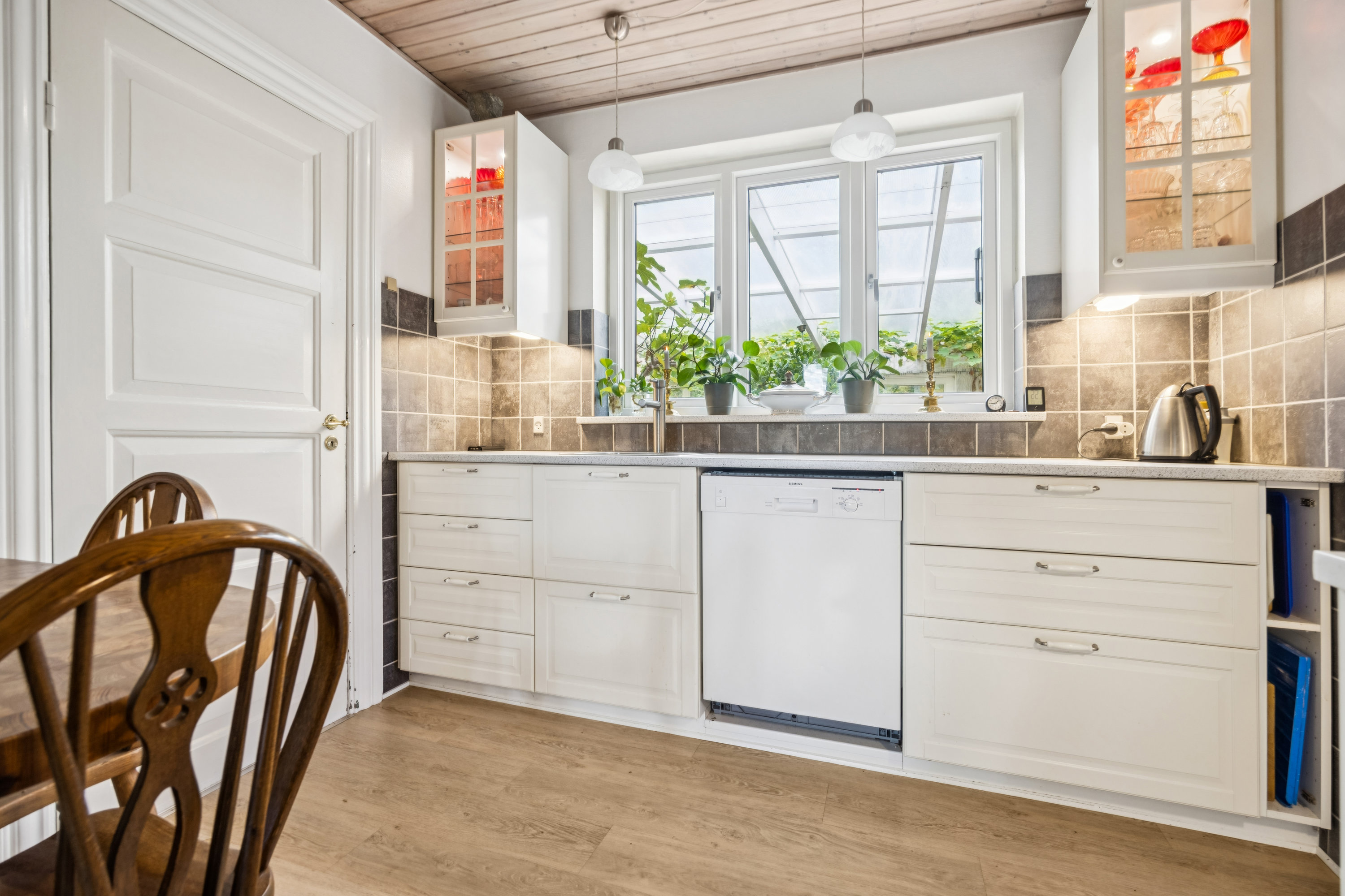 Fremhævet køkken billede i fuldskærmstilstand. Billede af Gl. Landevej 139, Ryaa, 9440 Aabybro