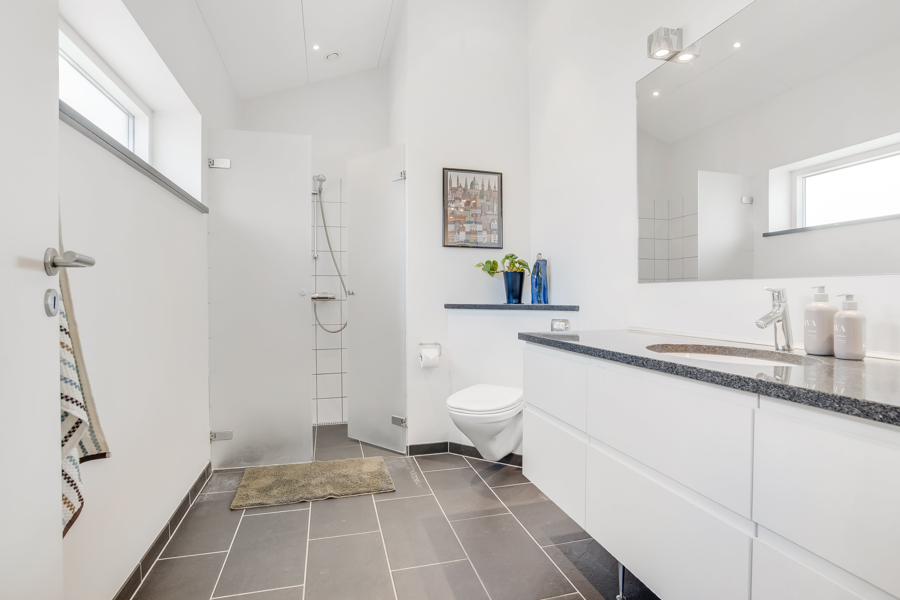 Fremhævet badeværelse billede i fuldskærmstilstand. Billede af Kæret 12, 7500 Holstebro