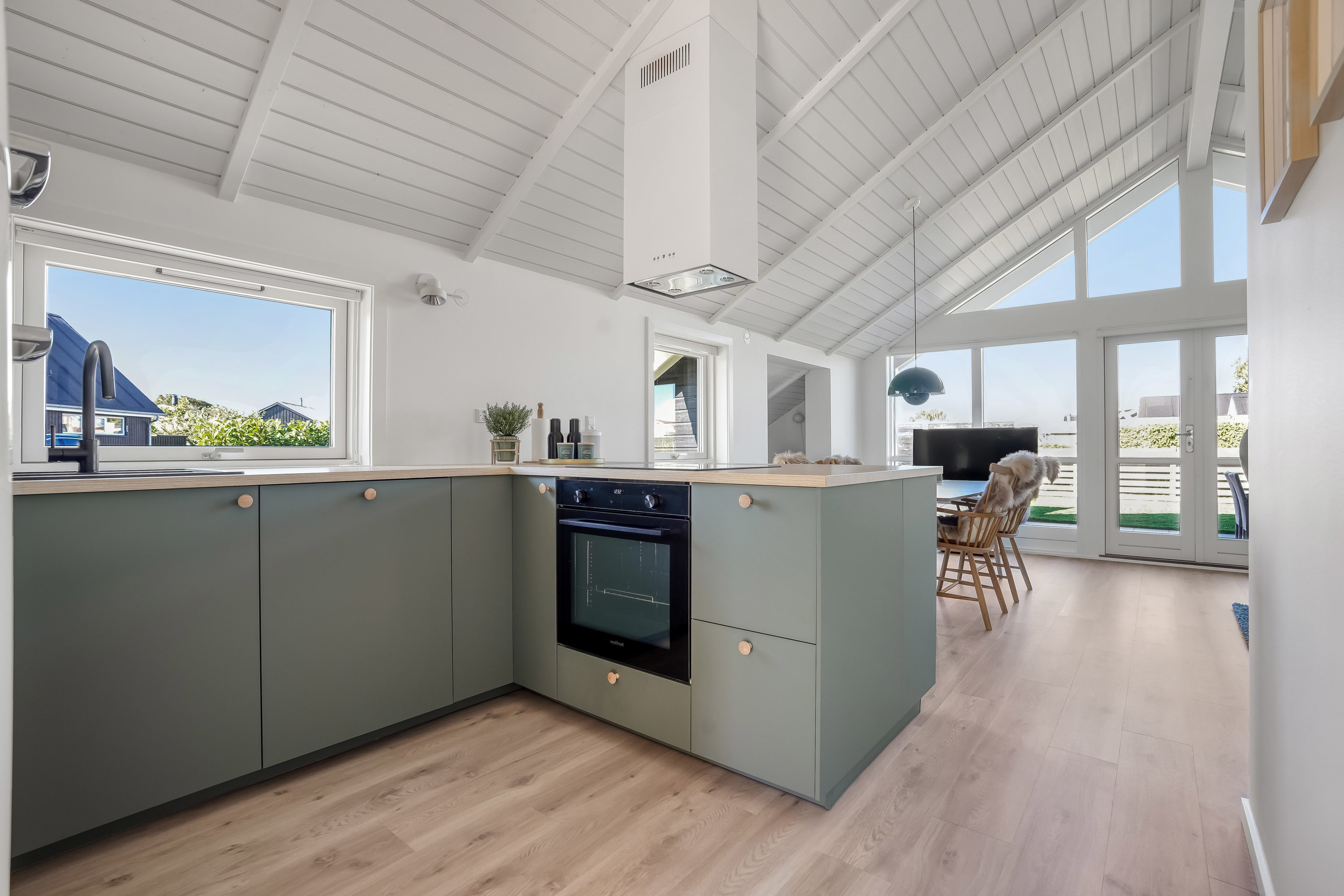 Fremhævet køkken billede i fuldskærmstilstand. Billede af Åvej 18, Varbjerg Strand, 5464 Brenderup Fyn