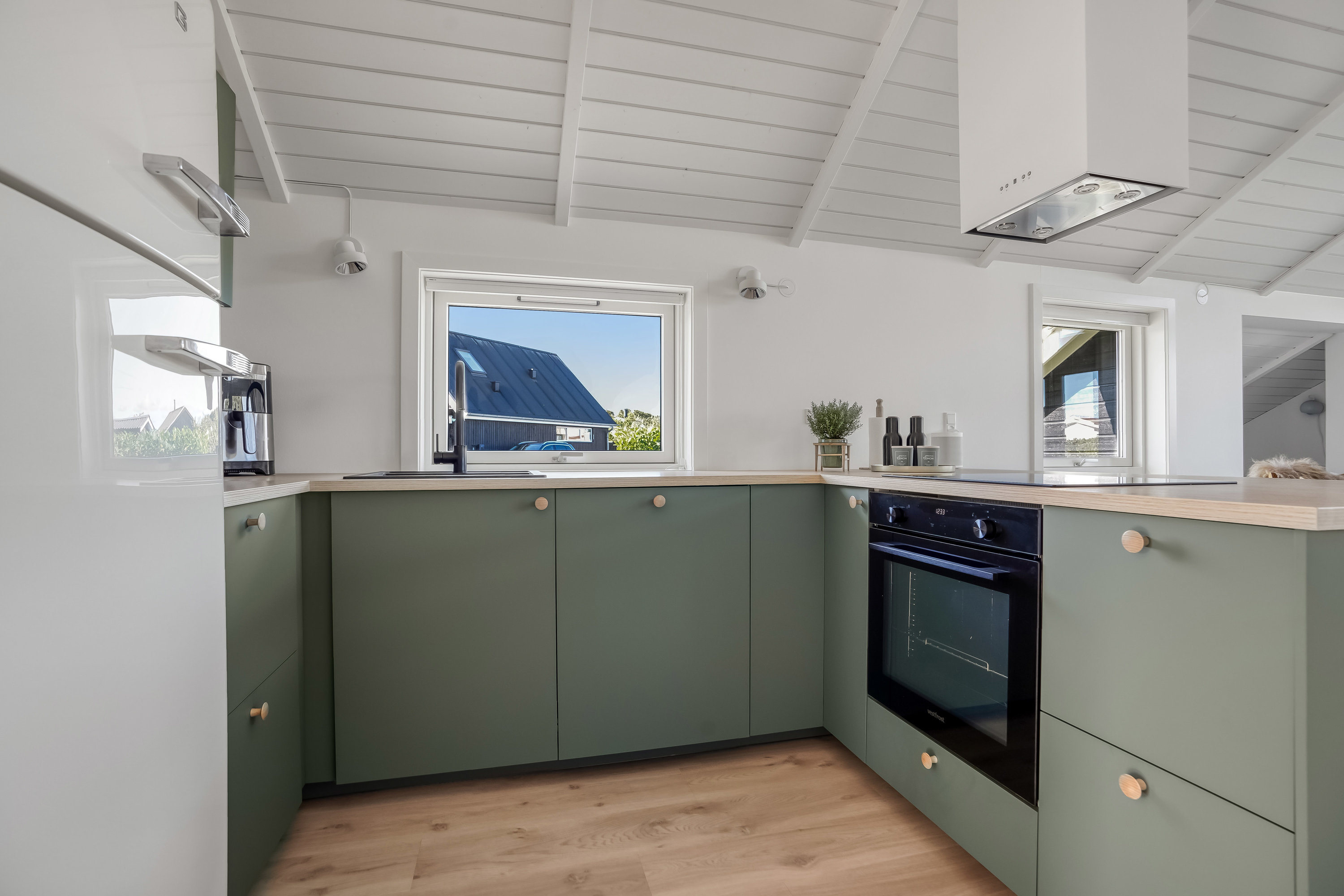 Fremhævet køkken billede i fuldskærmstilstand. Billede af Åvej 18, Varbjerg Strand, 5464 Brenderup Fyn