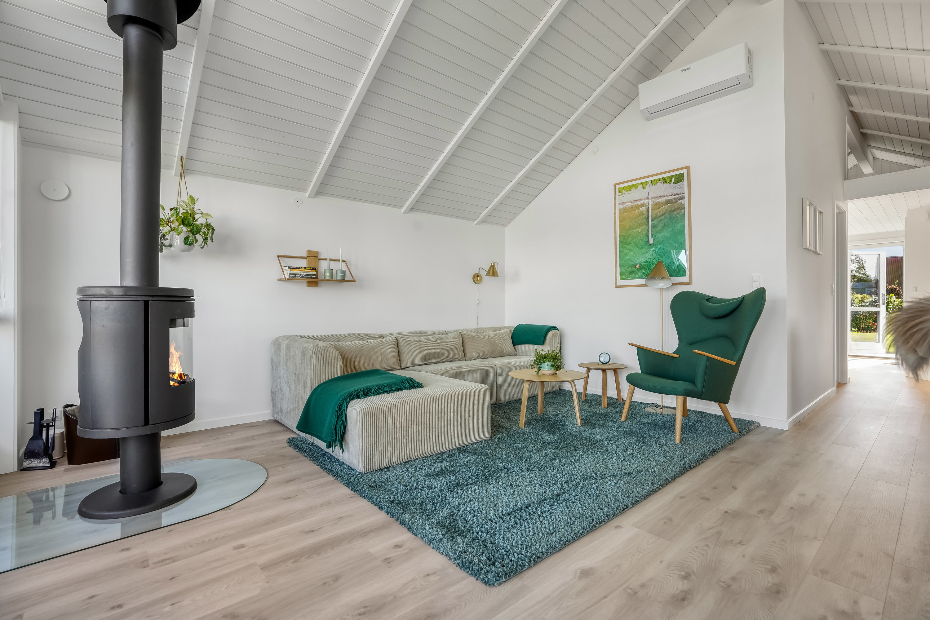 Fremhævet stue billede i fuldskærmstilstand. Billede af Åvej 18, Varbjerg Strand, 5464 Brenderup Fyn