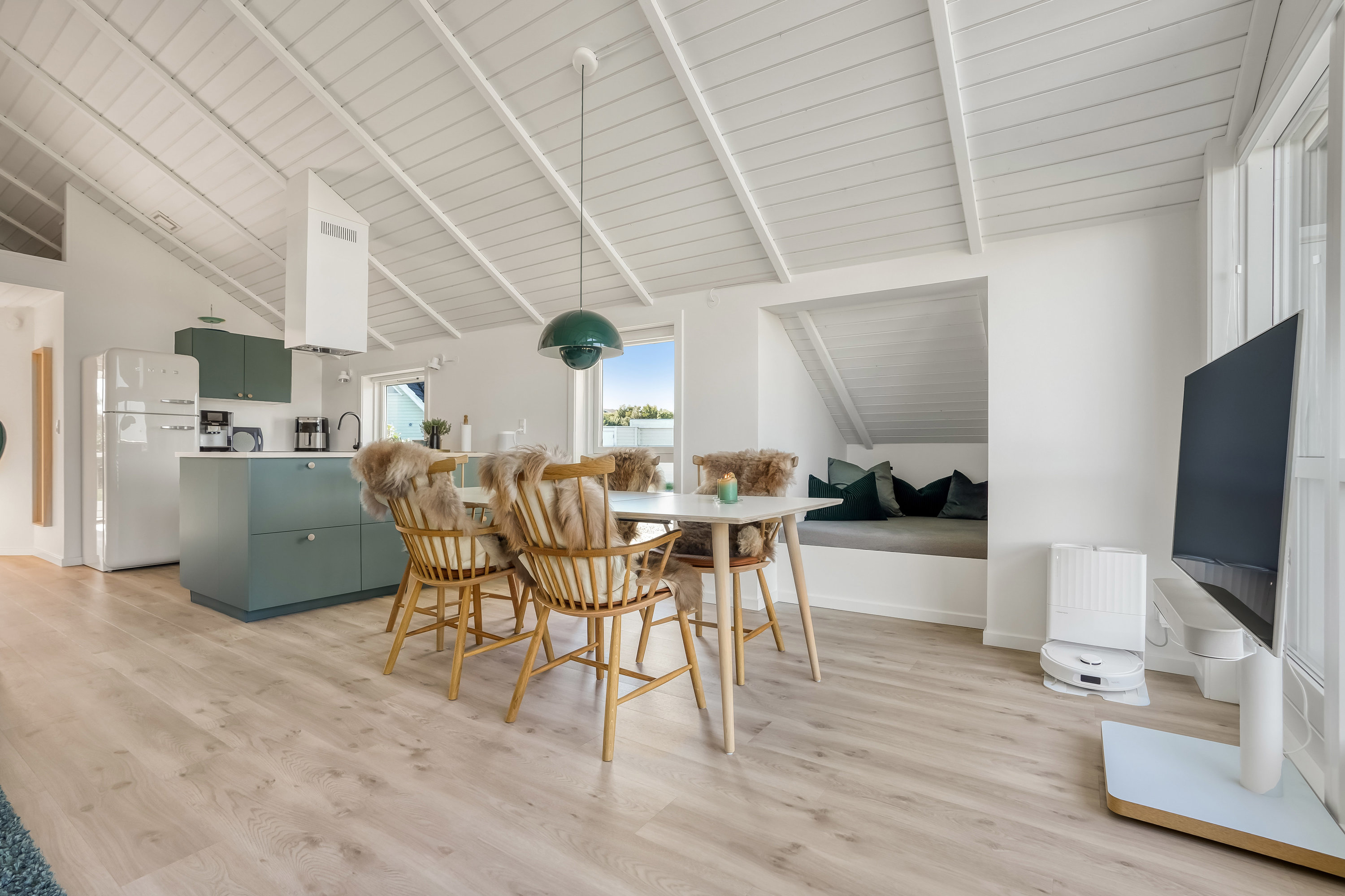 Fremhævet stue billede i fuldskærmstilstand. Billede af Åvej 18, Varbjerg Strand, 5464 Brenderup Fyn