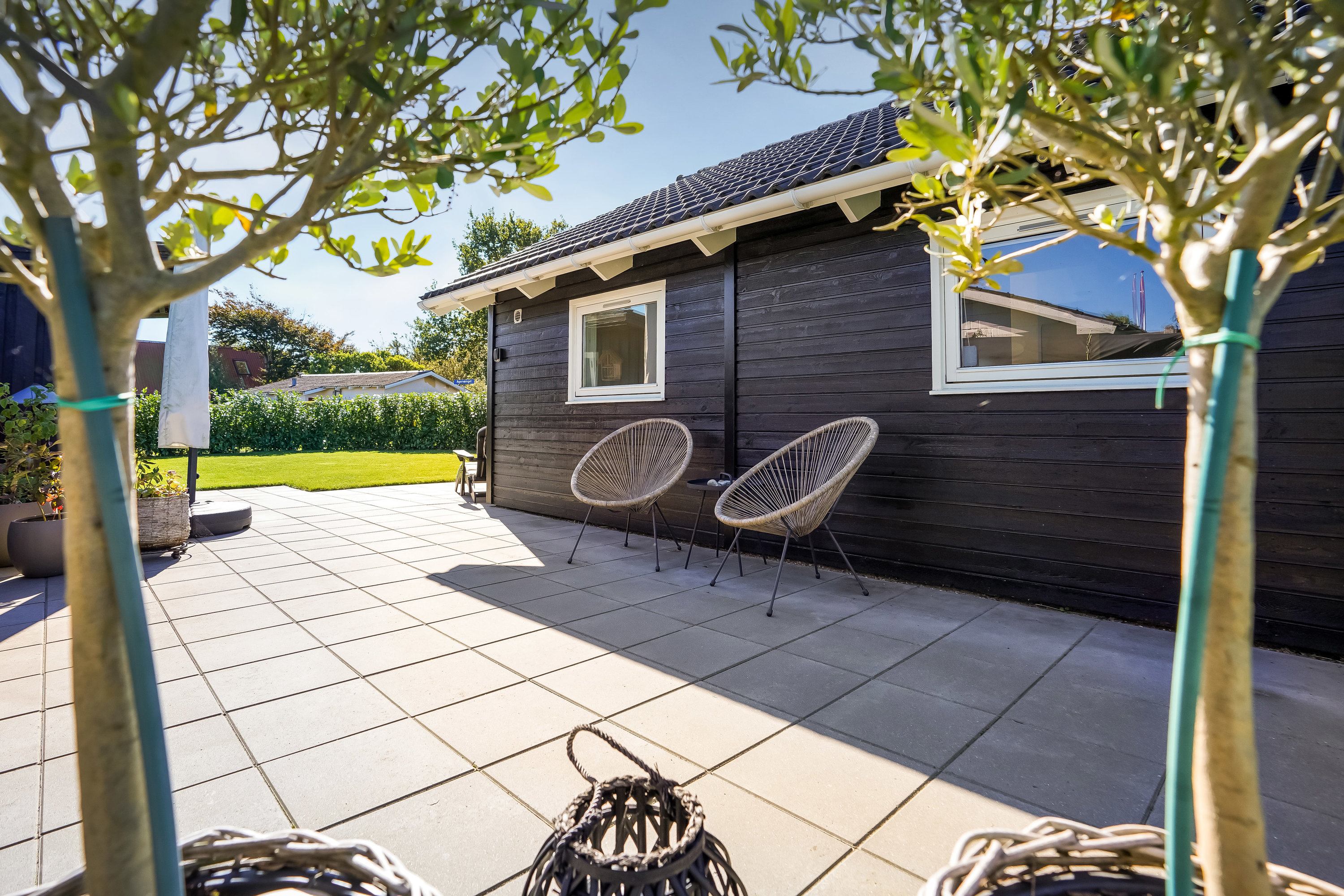 Fremhævet terrasse billede i fuldskærmstilstand. Billede af Åvej 18, Varbjerg Strand, 5464 Brenderup Fyn