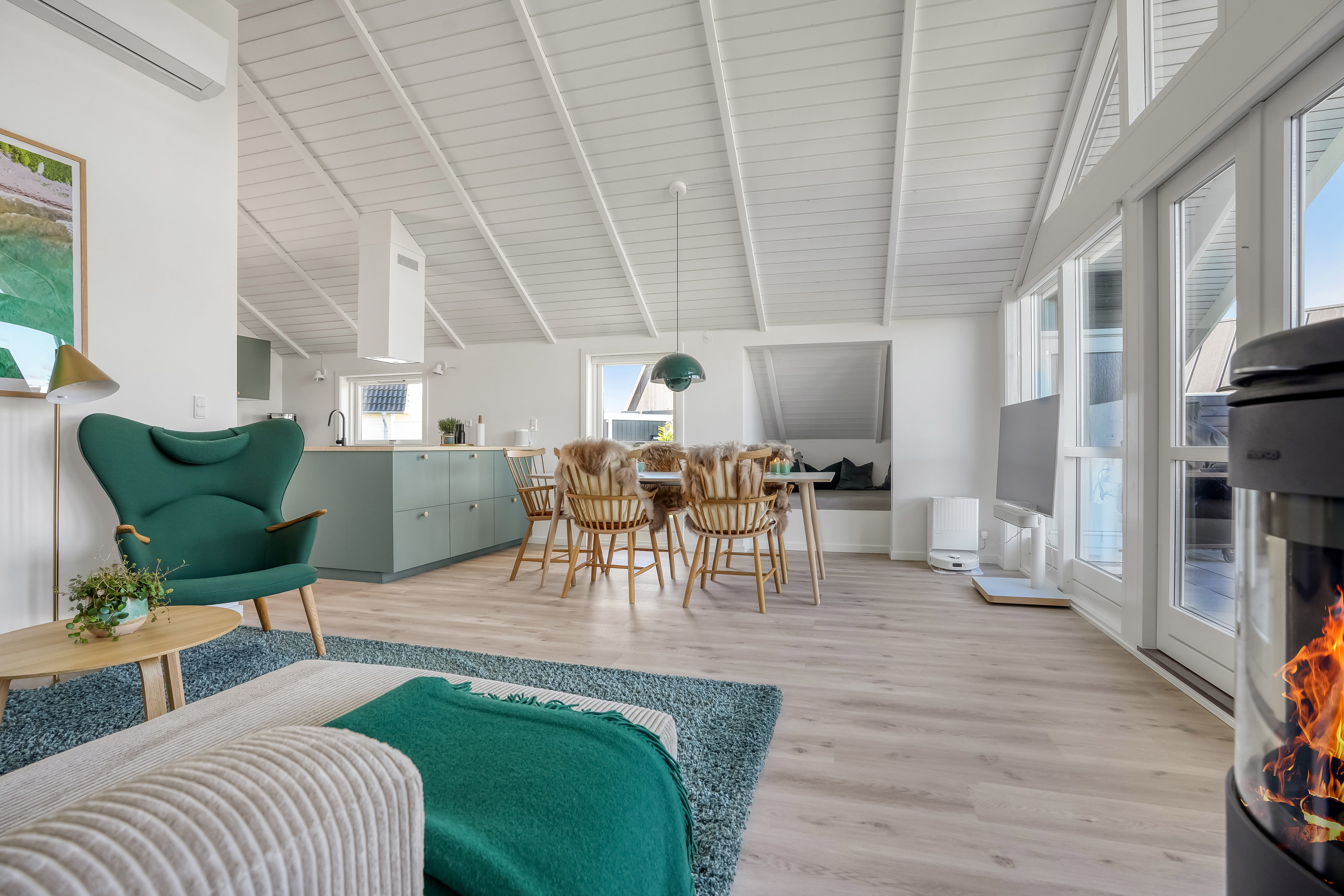 Fremhævet stue billede i fuldskærmstilstand. Billede af Åvej 18, Varbjerg Strand, 5464 Brenderup Fyn