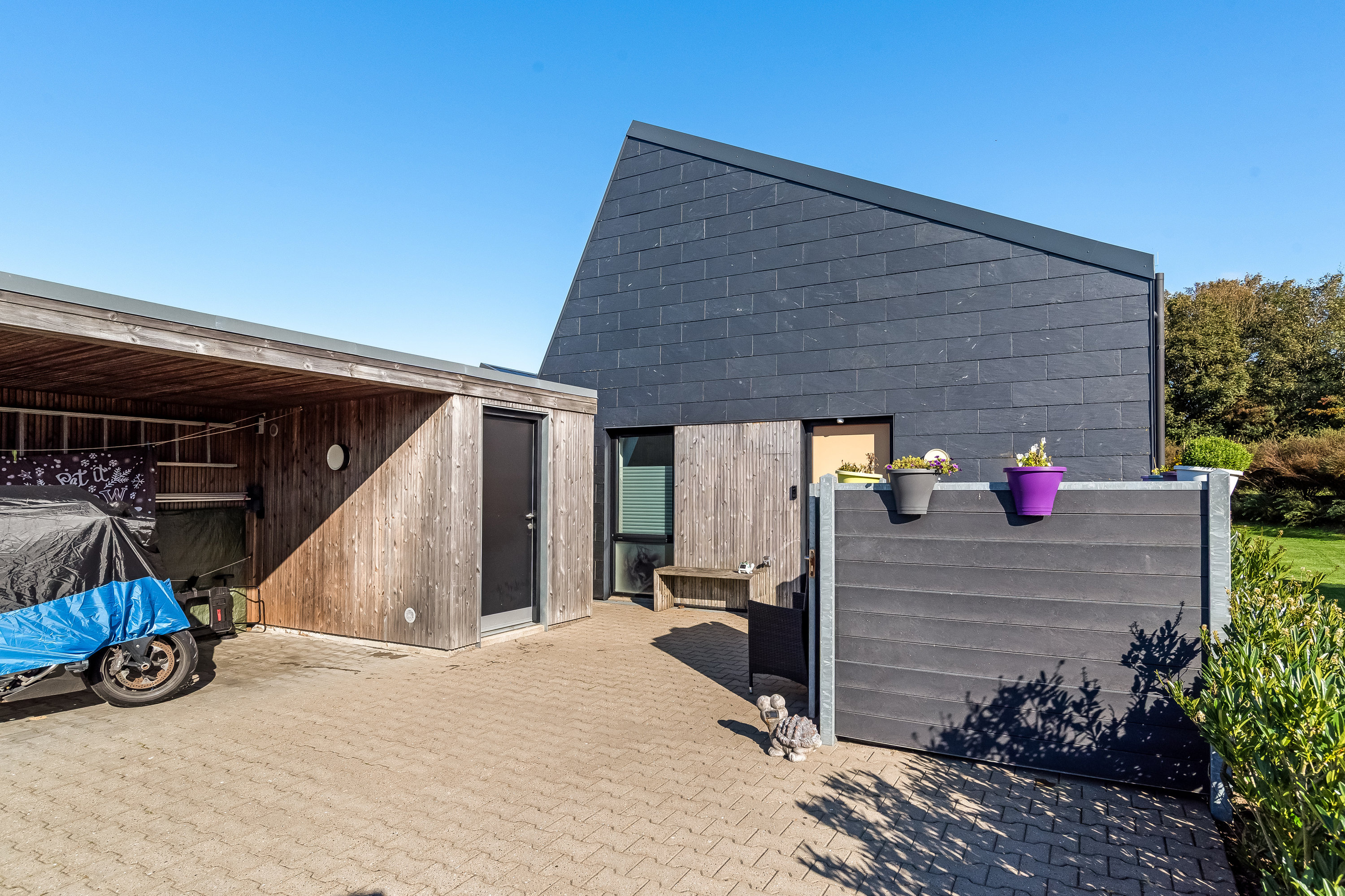 Fremhævet forhave billede i fuldskærmstilstand. Billede af Teglparken 10, 7500 Holstebro