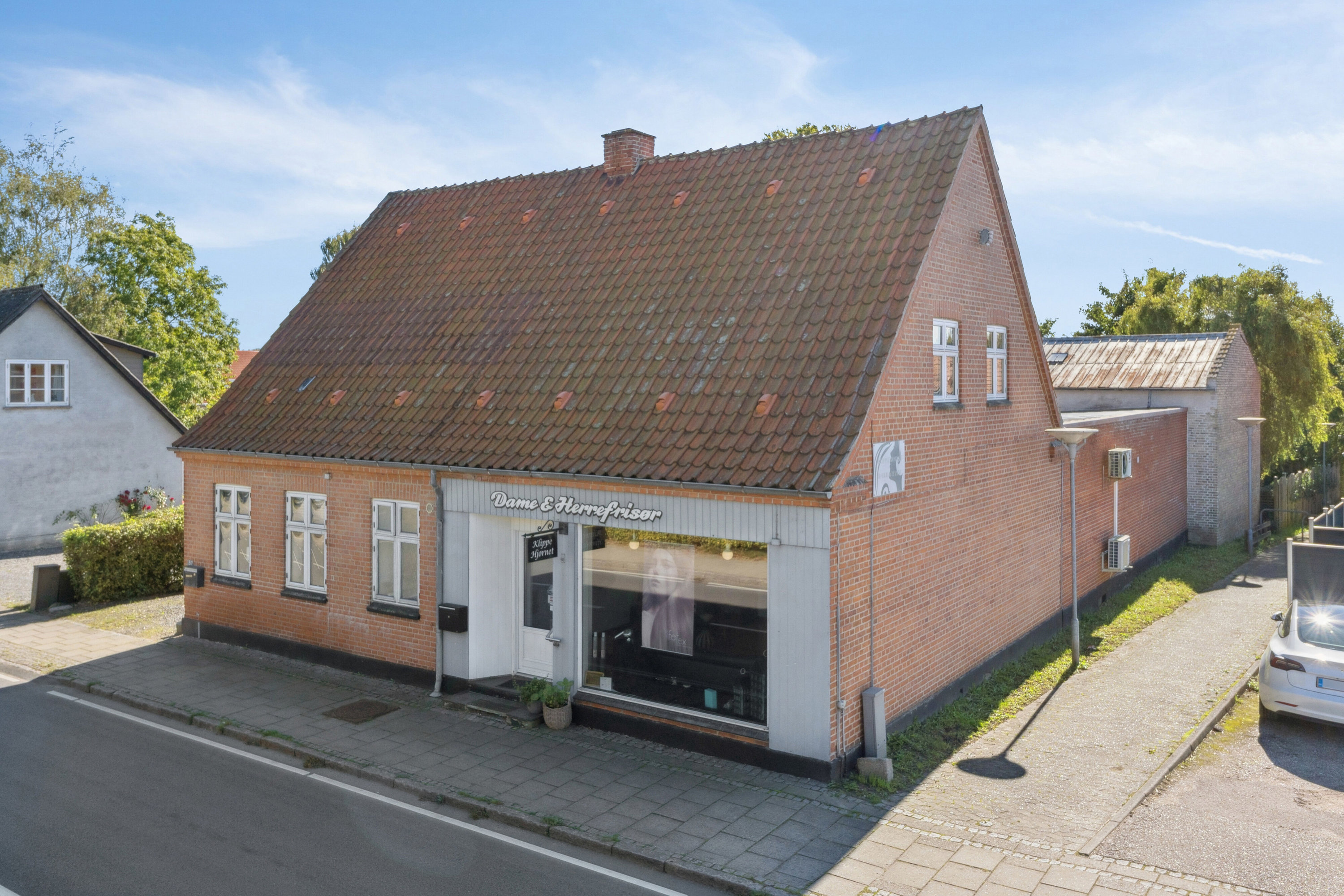 Fremhævet set fra vejen billede i fuldskærmstilstand. Billede af Hovedgaden 52, Ubby, 4490 Jerslev Sjælland