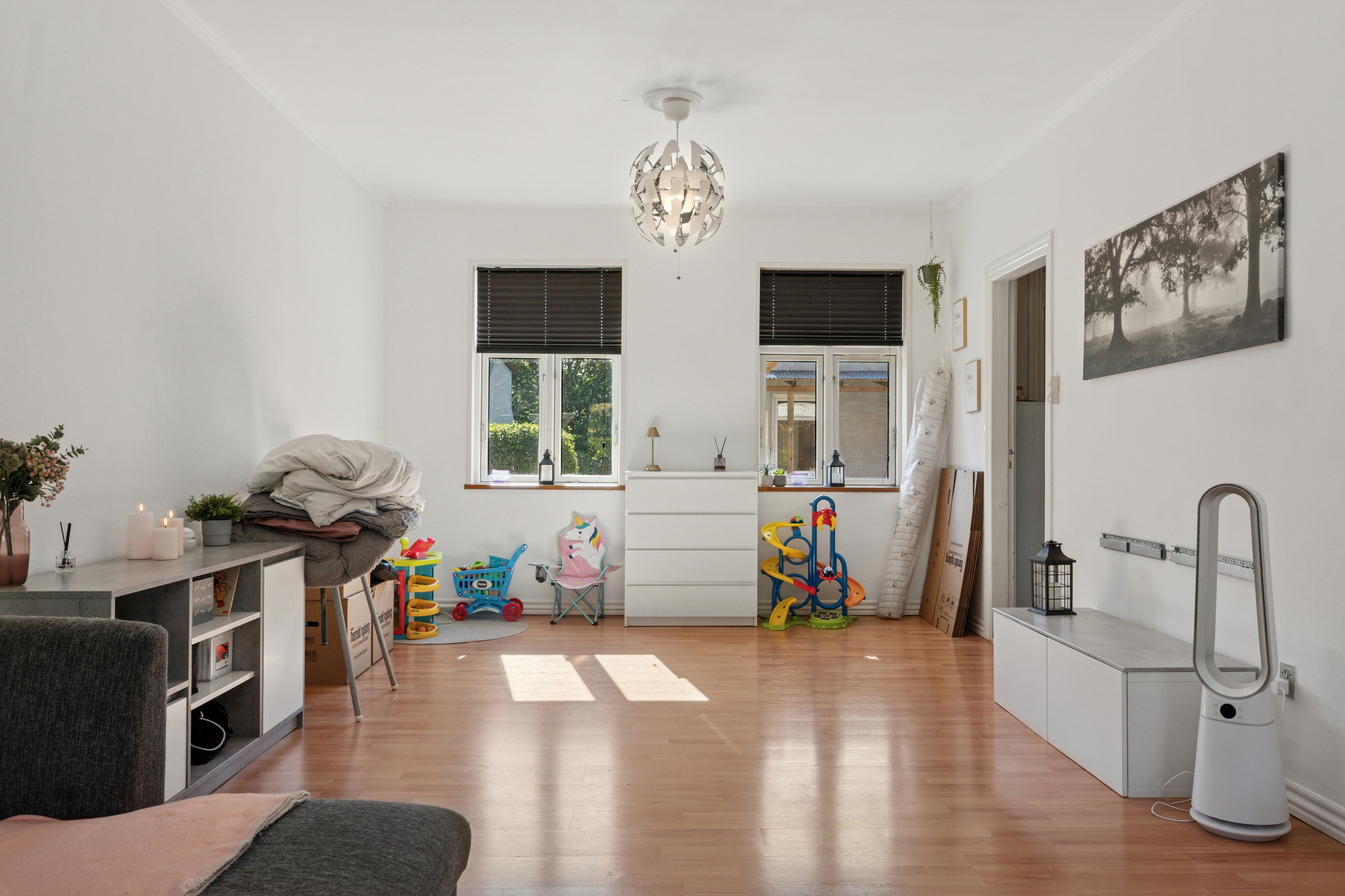 Fremhævet stue billede i fuldskærmstilstand. Billede af Hovedgaden 52, Ubby, 4490 Jerslev Sjælland