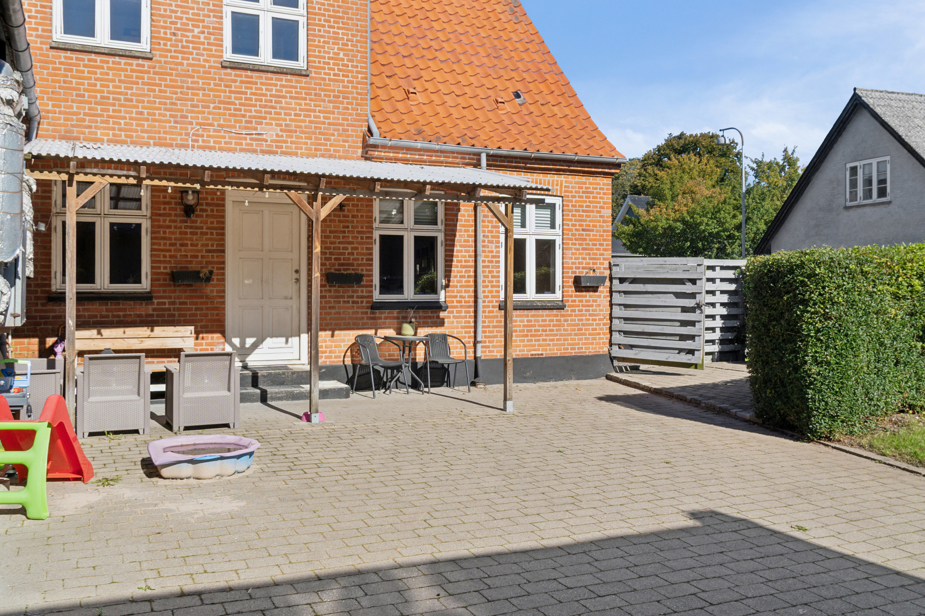 Fremhævet set fra vejen billede i fuldskærmstilstand. Billede af Hovedgaden 52, Ubby, 4490 Jerslev Sjælland