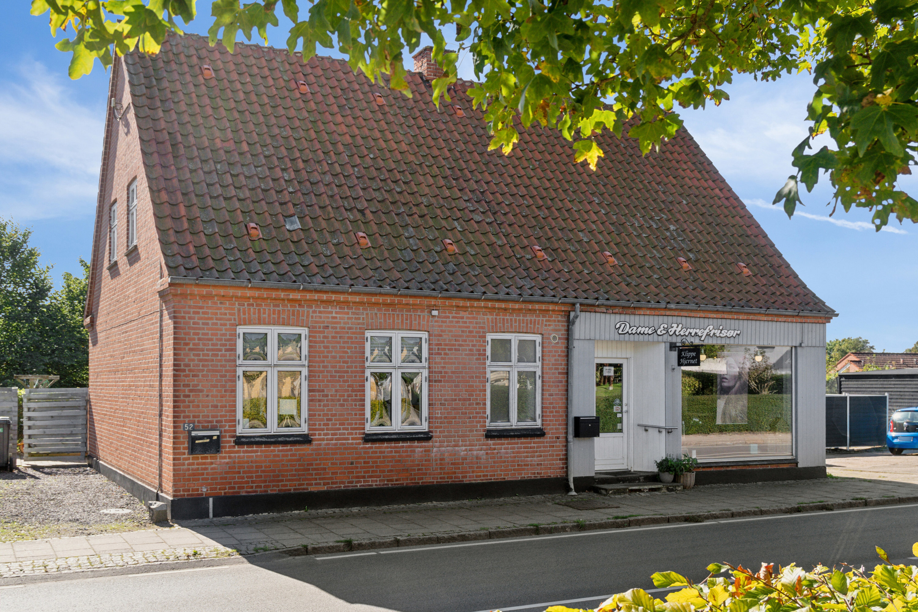 Miniaturebillede 1: set fra vejen. Billede af Hovedgaden 52, Ubby, 4490 Jerslev Sjælland