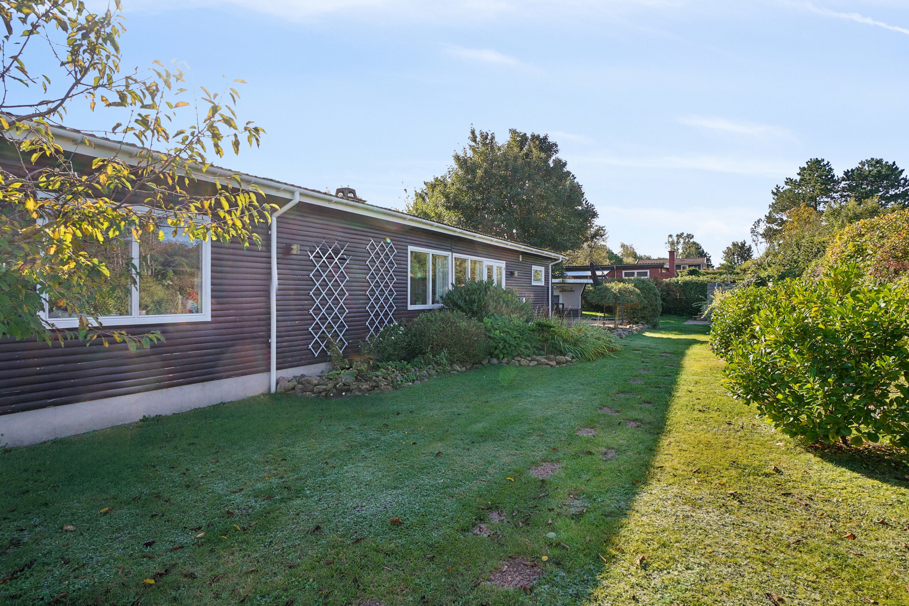 Fremhævet set fra haven billede i fuldskærmstilstand. Billede af Mellemvang 4, Ejby, 4070 Kirke Hyllinge