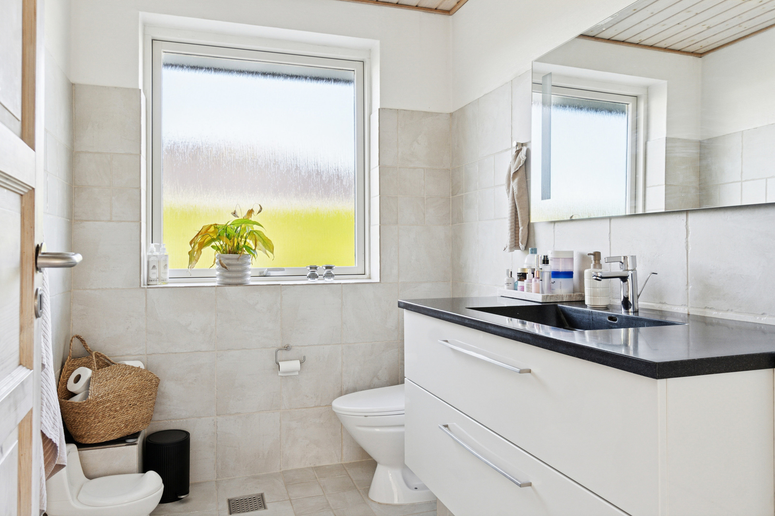 Fremhævet badeværelse billede i fuldskærmstilstand. Billede af Skydevænget 9, 4262 Sandved