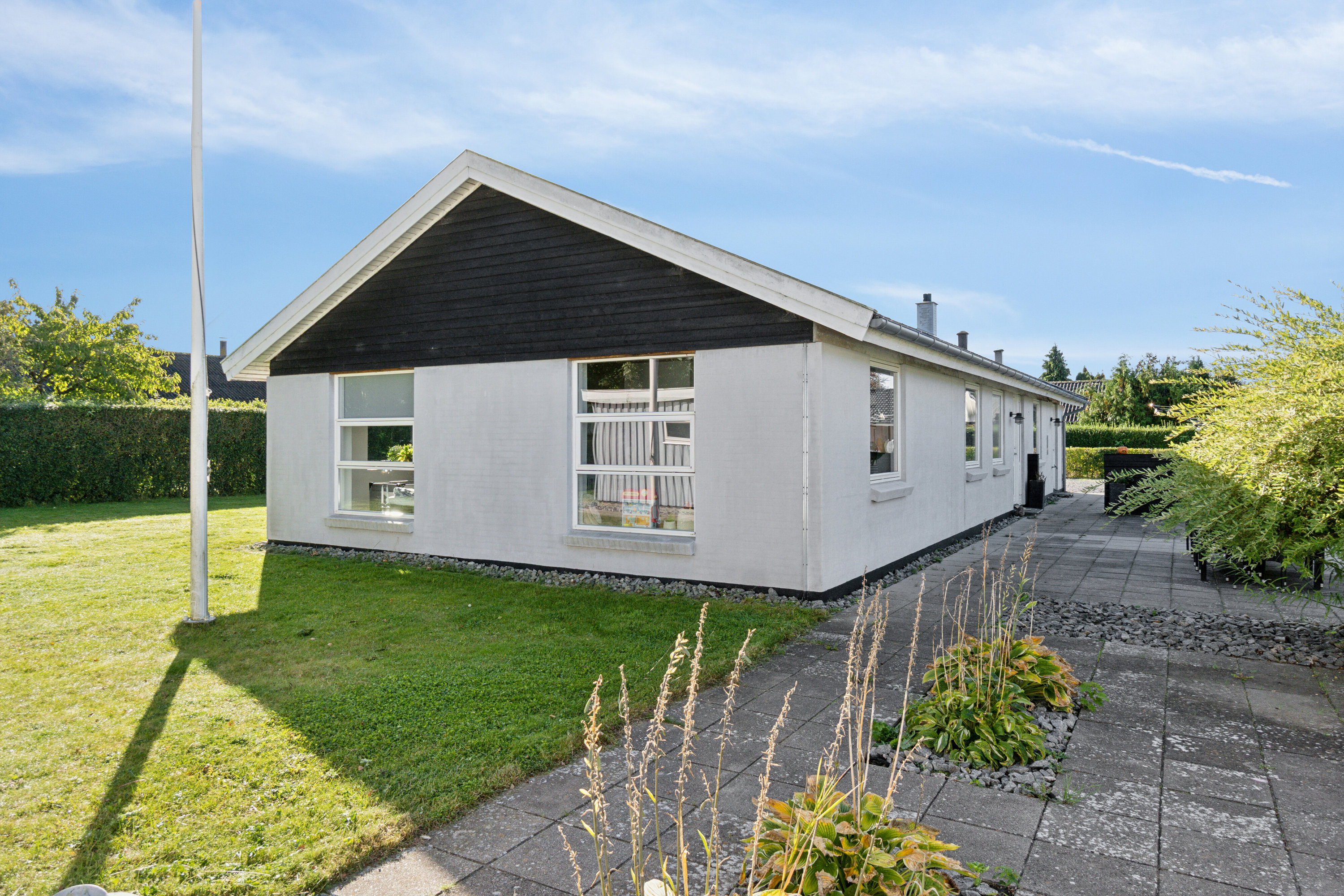 Fremhævet set fra haven billede i fuldskærmstilstand. Billede af Skydevænget 9, 4262 Sandved