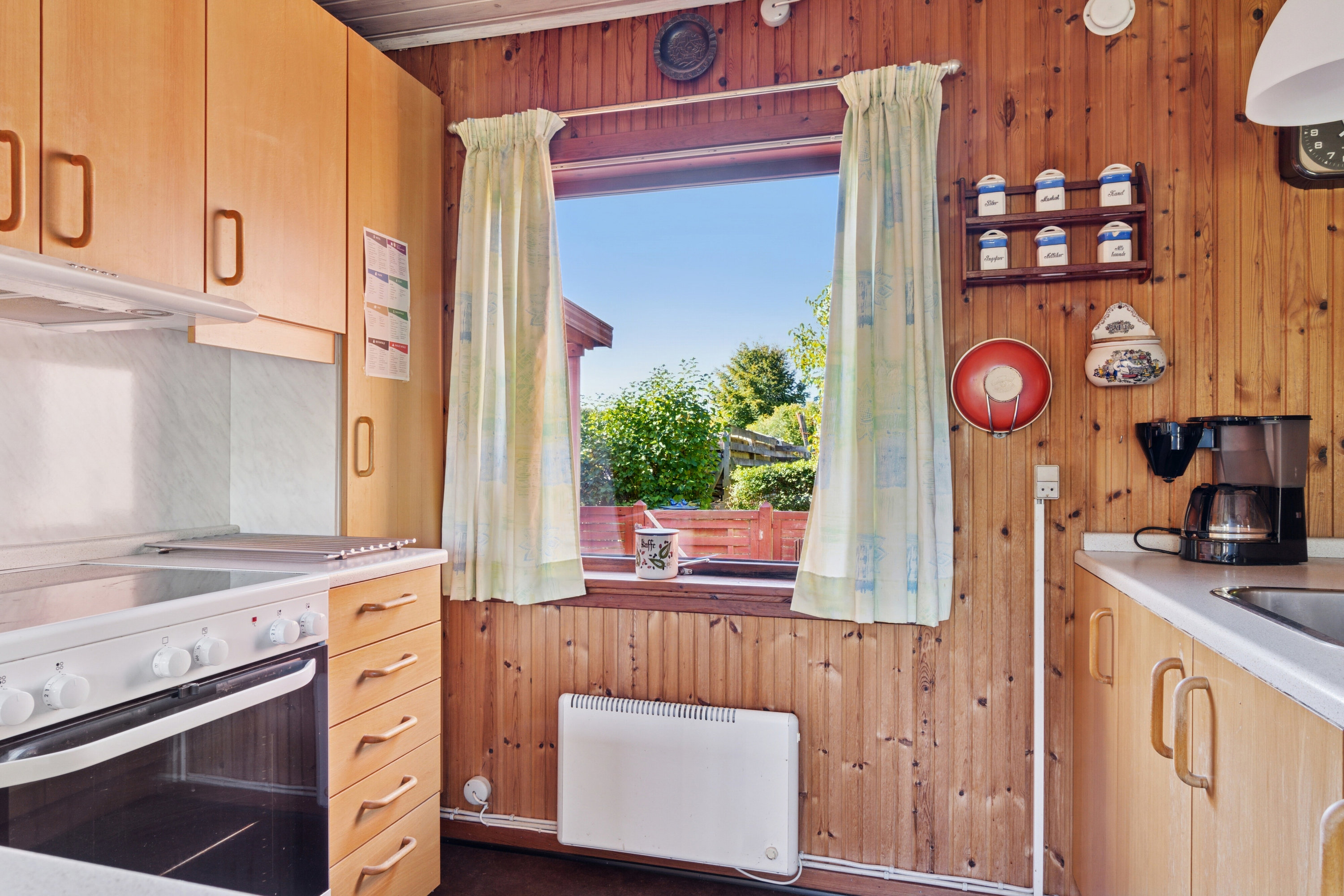 Fremhævet køkken billede i fuldskærmstilstand. Billede af Olaf Poulsensvej 5, Evetofte, 3370 Melby