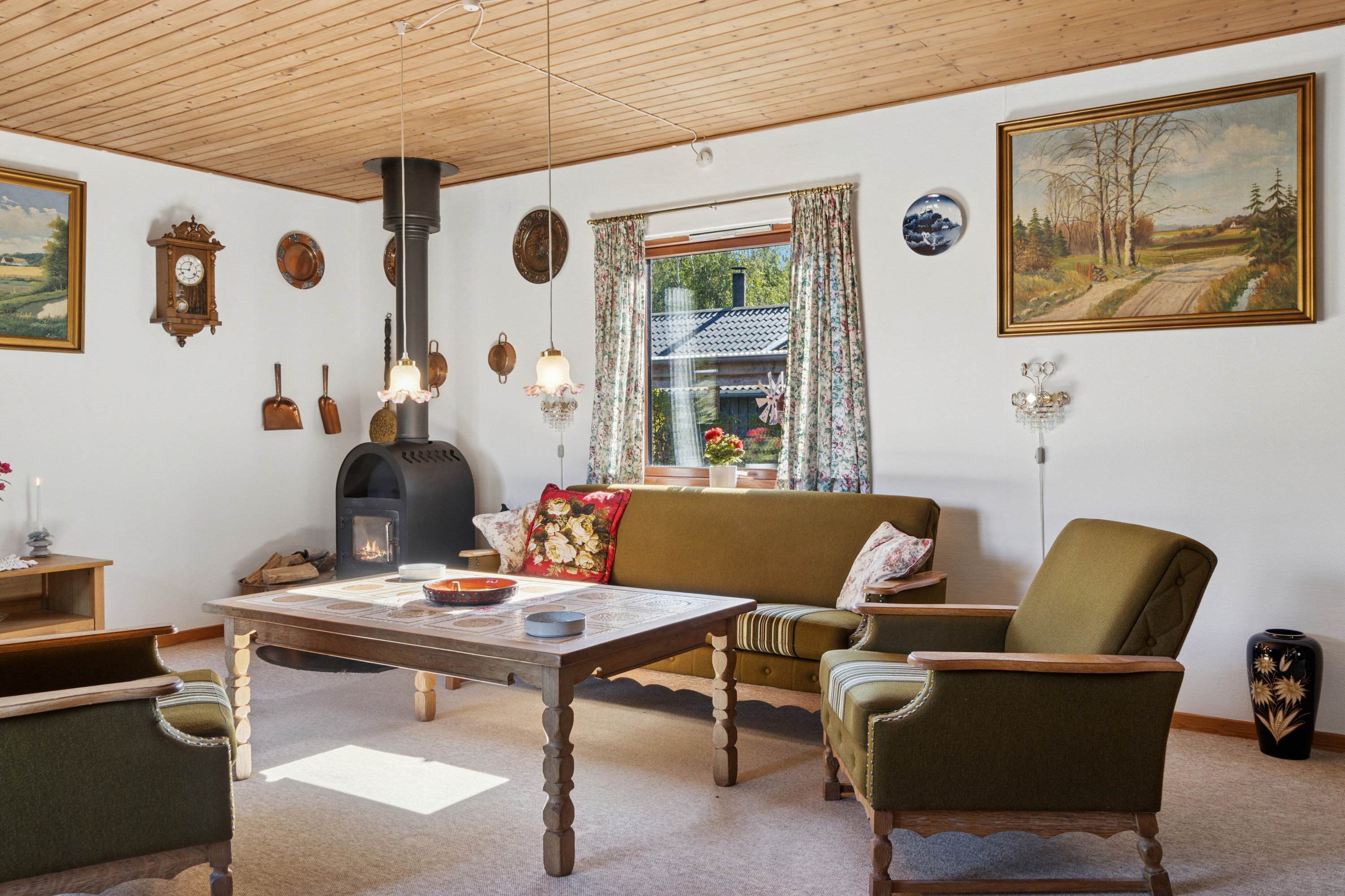 Fremhævet stue billede i fuldskærmstilstand. Billede af Olaf Poulsensvej 5, Evetofte, 3370 Melby