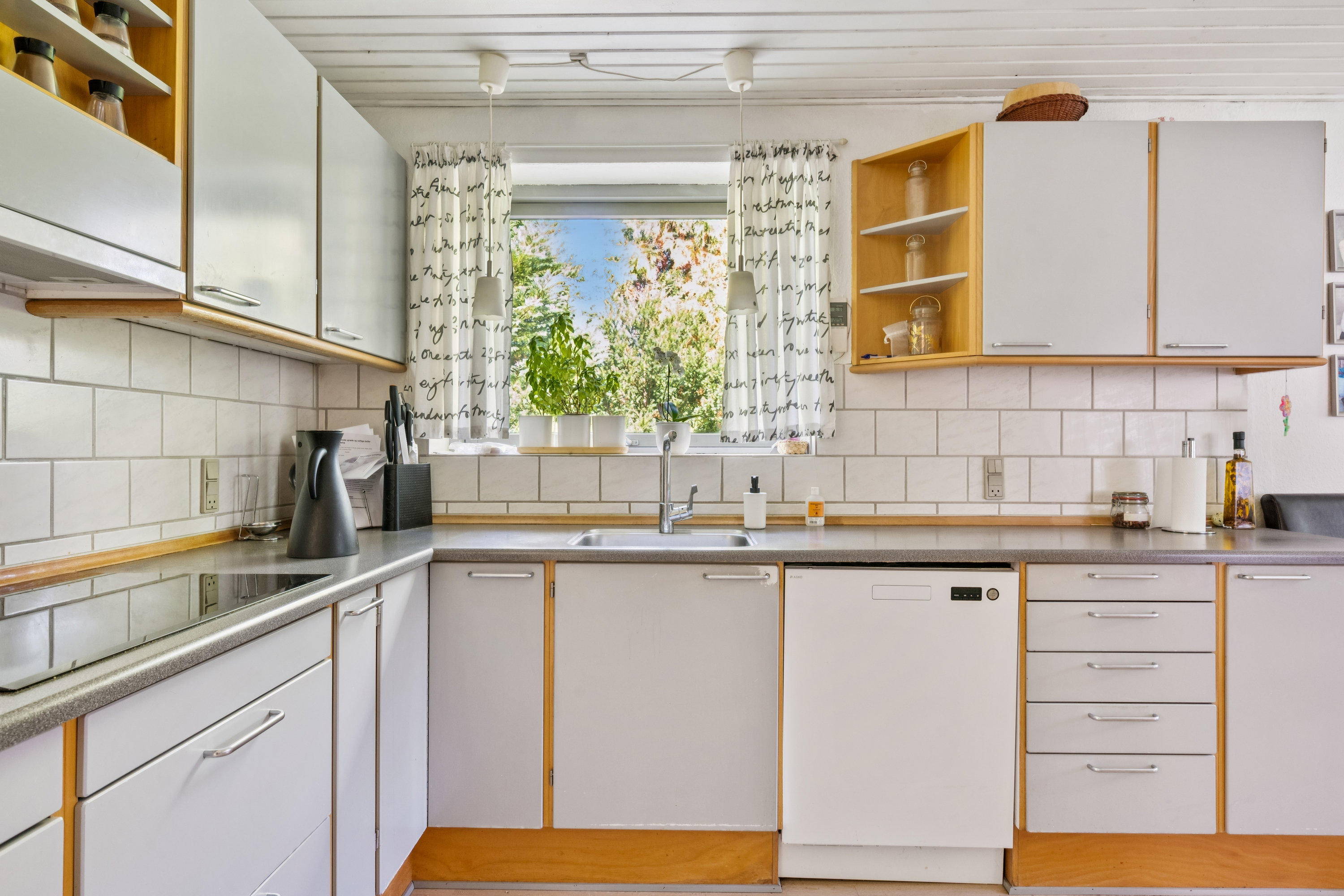 Miniaturebillede 2: køkken. Billede af Rønvangen 116, 8382 Hinnerup