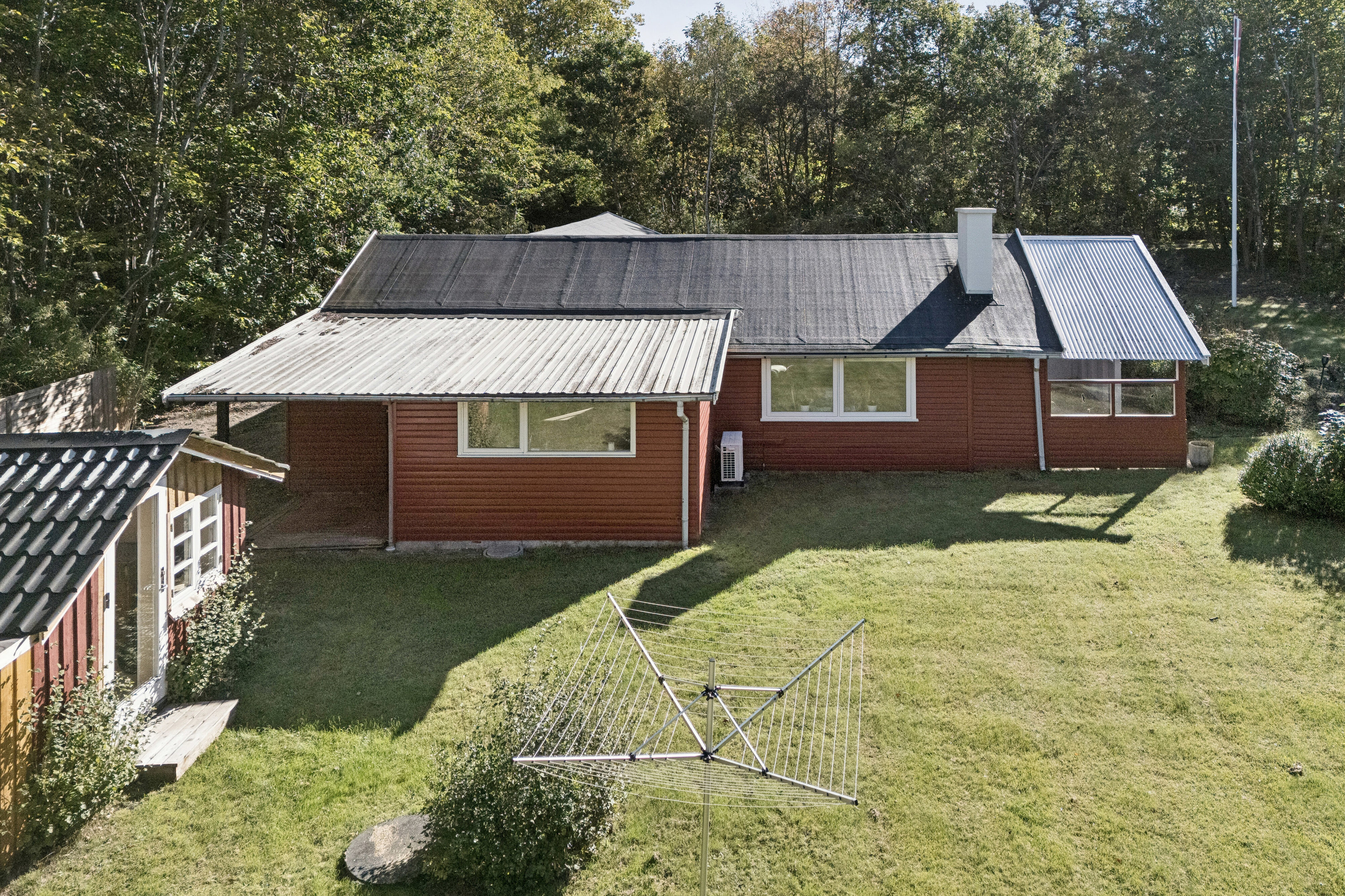 Miniaturebillede 1: set fra haven. Billede af Skovbakken 8, Hønsinge L, 4560 Vig