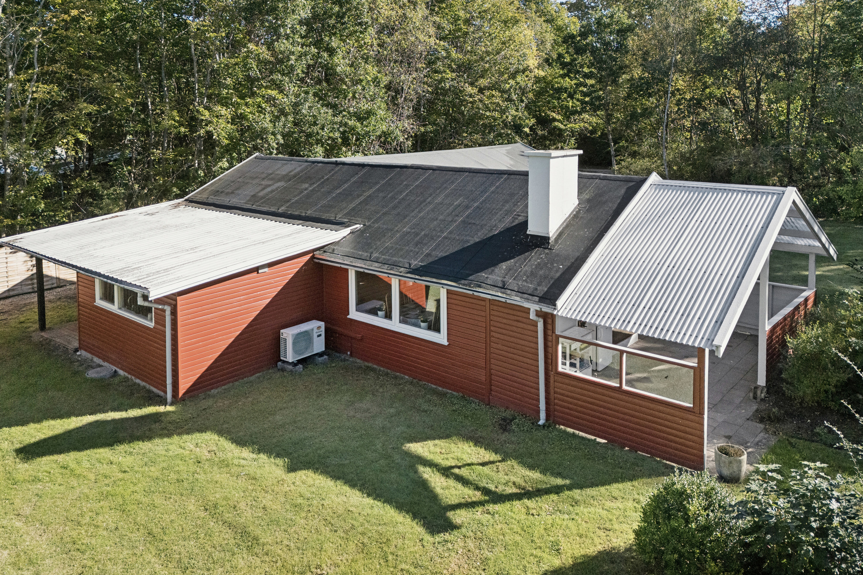 Miniaturebillede 2: set fra haven. Billede af Skovbakken 8, Hønsinge L, 4560 Vig