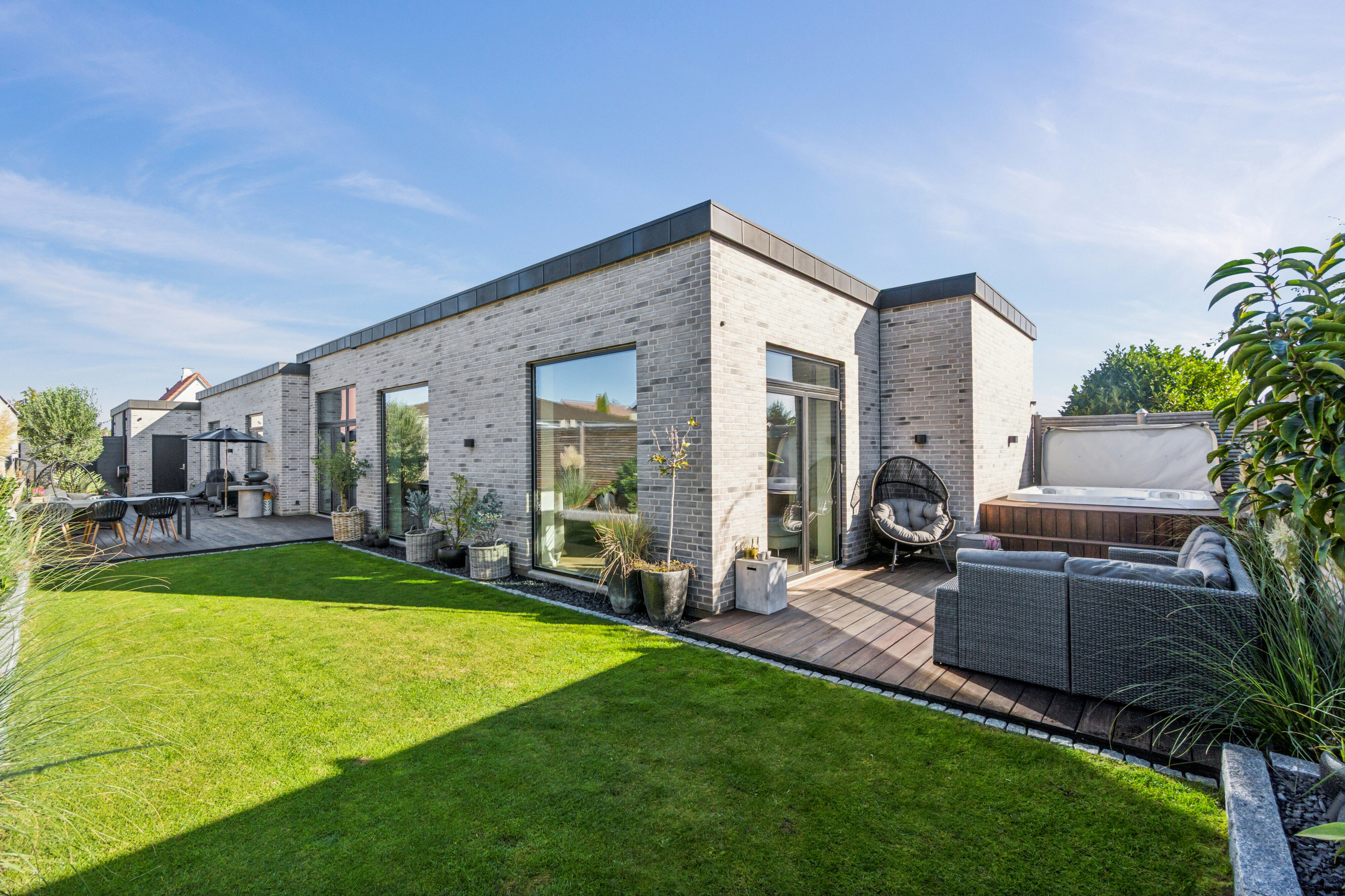 Fremhævet set fra haven billede i fuldskærmstilstand. Billede af Ejby Alle 23, 2650 Hvidovre