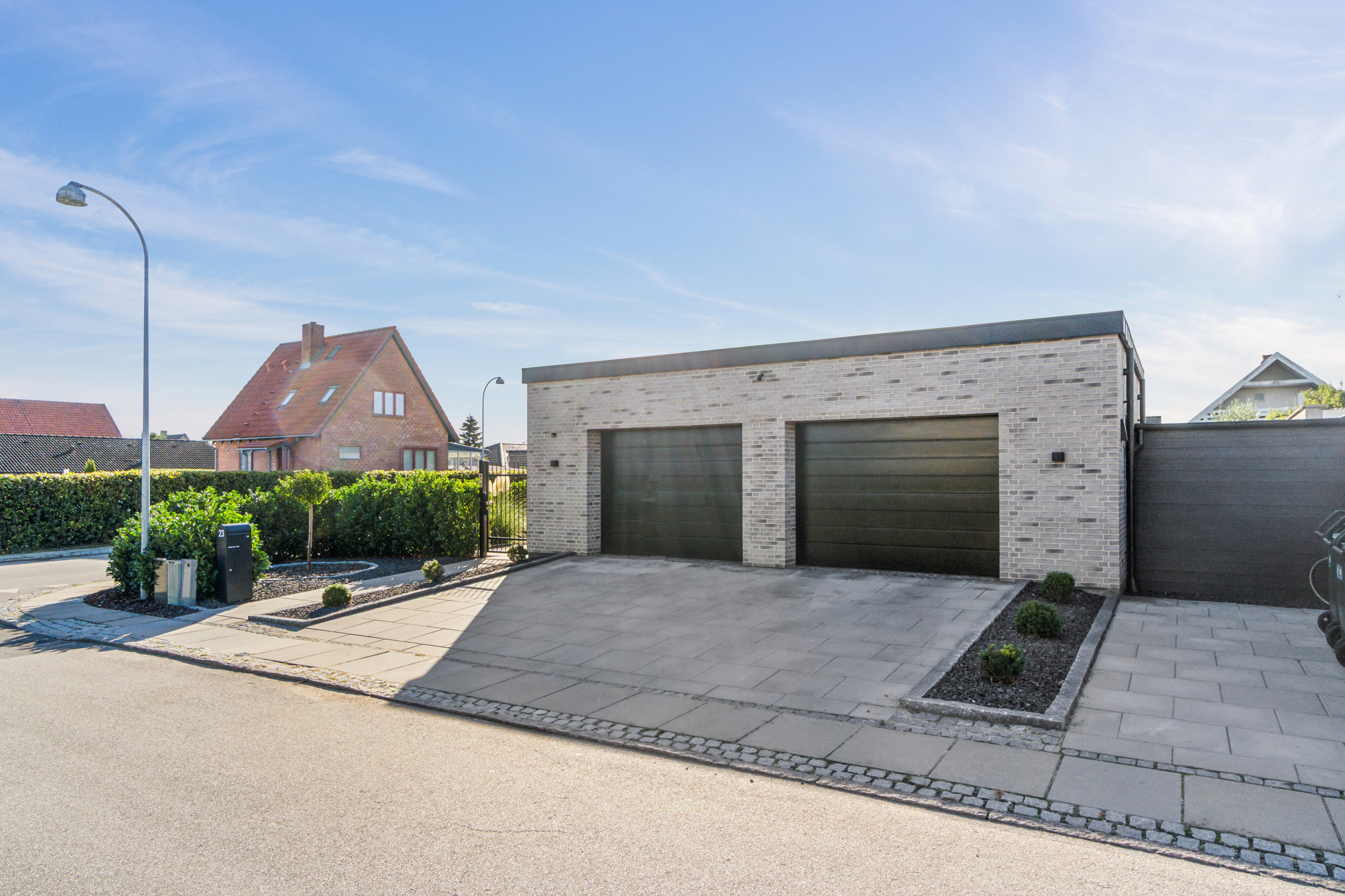 Fremhævet set fra vejen billede i fuldskærmstilstand. Billede af Ejby Alle 23, 2650 Hvidovre