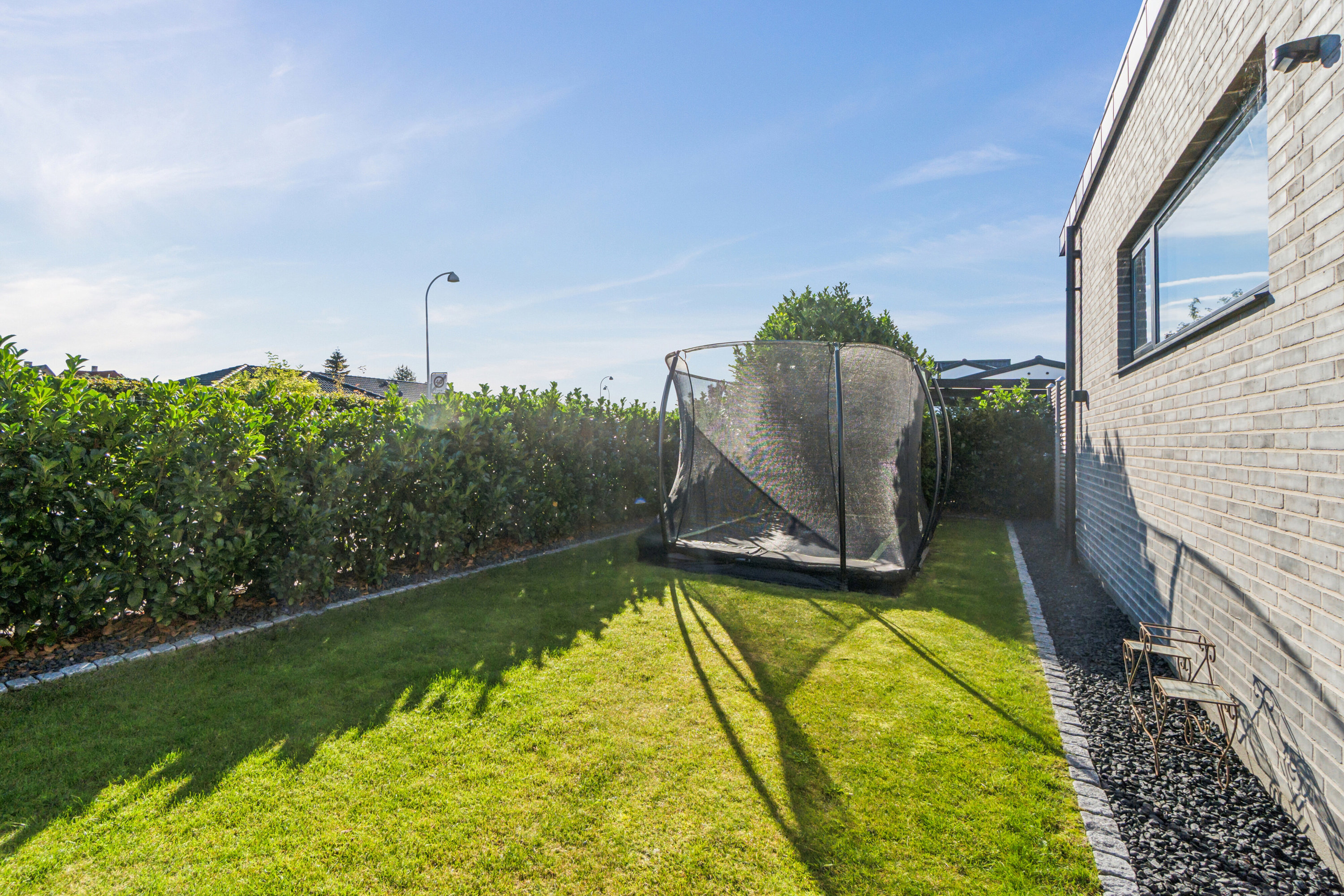 Fremhævet set fra haven billede i fuldskærmstilstand. Billede af Ejby Alle 23, 2650 Hvidovre