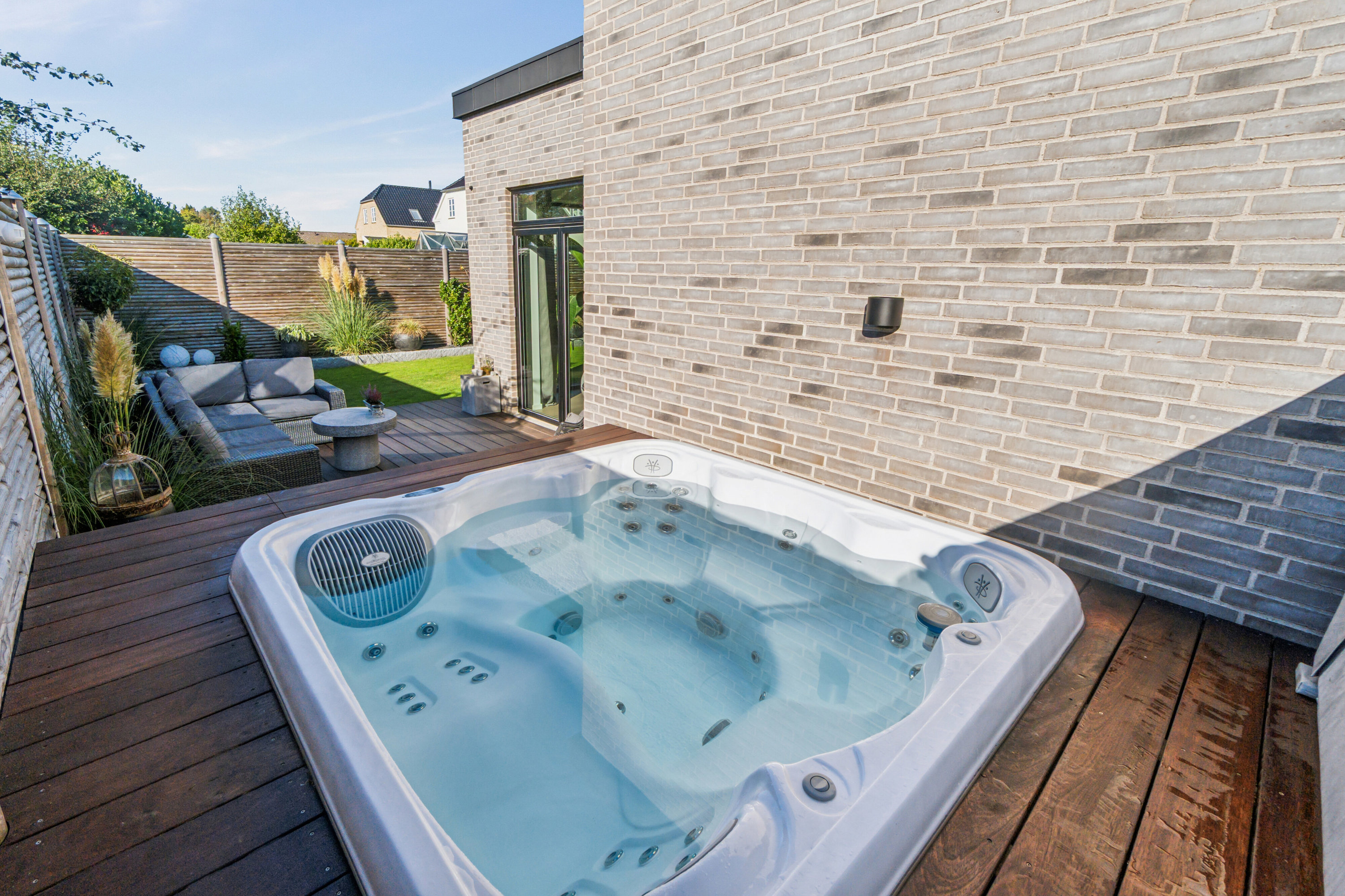 Fremhævet udendørs billede i fuldskærmstilstand. Billede af Ejby Alle 23, 2650 Hvidovre