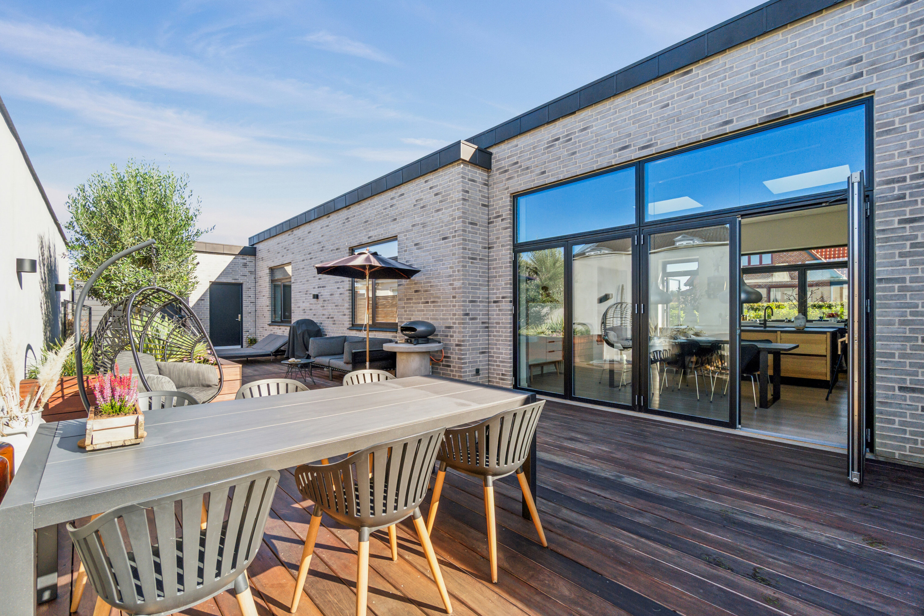 Fremhævet terrasse billede i fuldskærmstilstand. Billede af Ejby Alle 23, 2650 Hvidovre