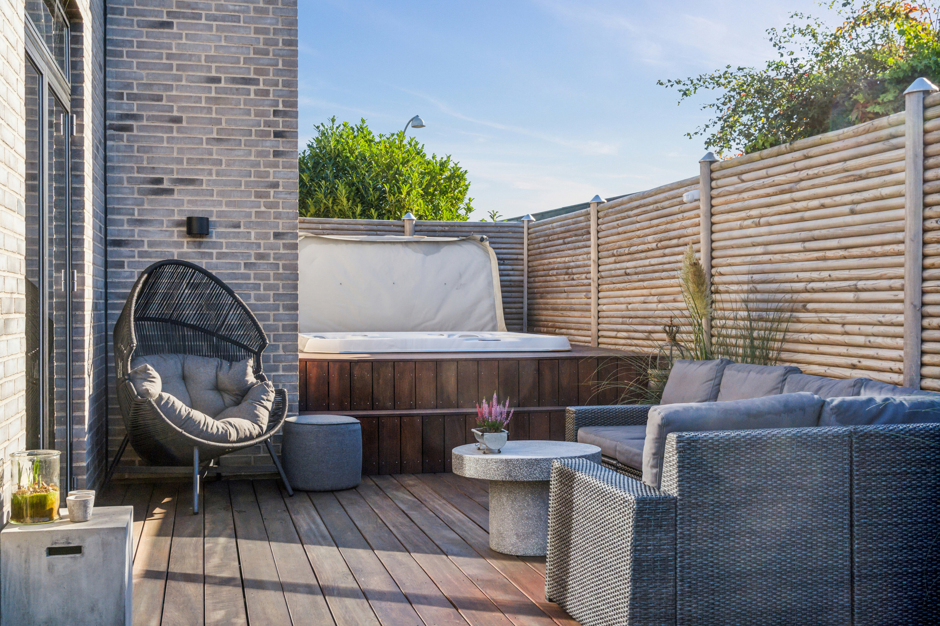 Fremhævet terrasse billede i fuldskærmstilstand. Billede af Ejby Alle 23, 2650 Hvidovre