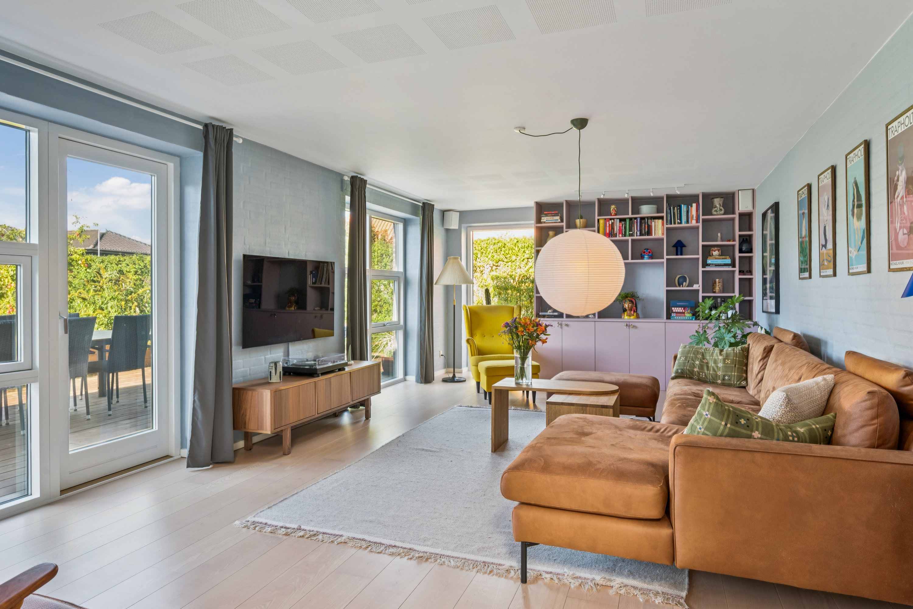 Fremhævet stue billede i fuldskærmstilstand. Billede af Korsagervej 4, Foldby, 8382 Hinnerup