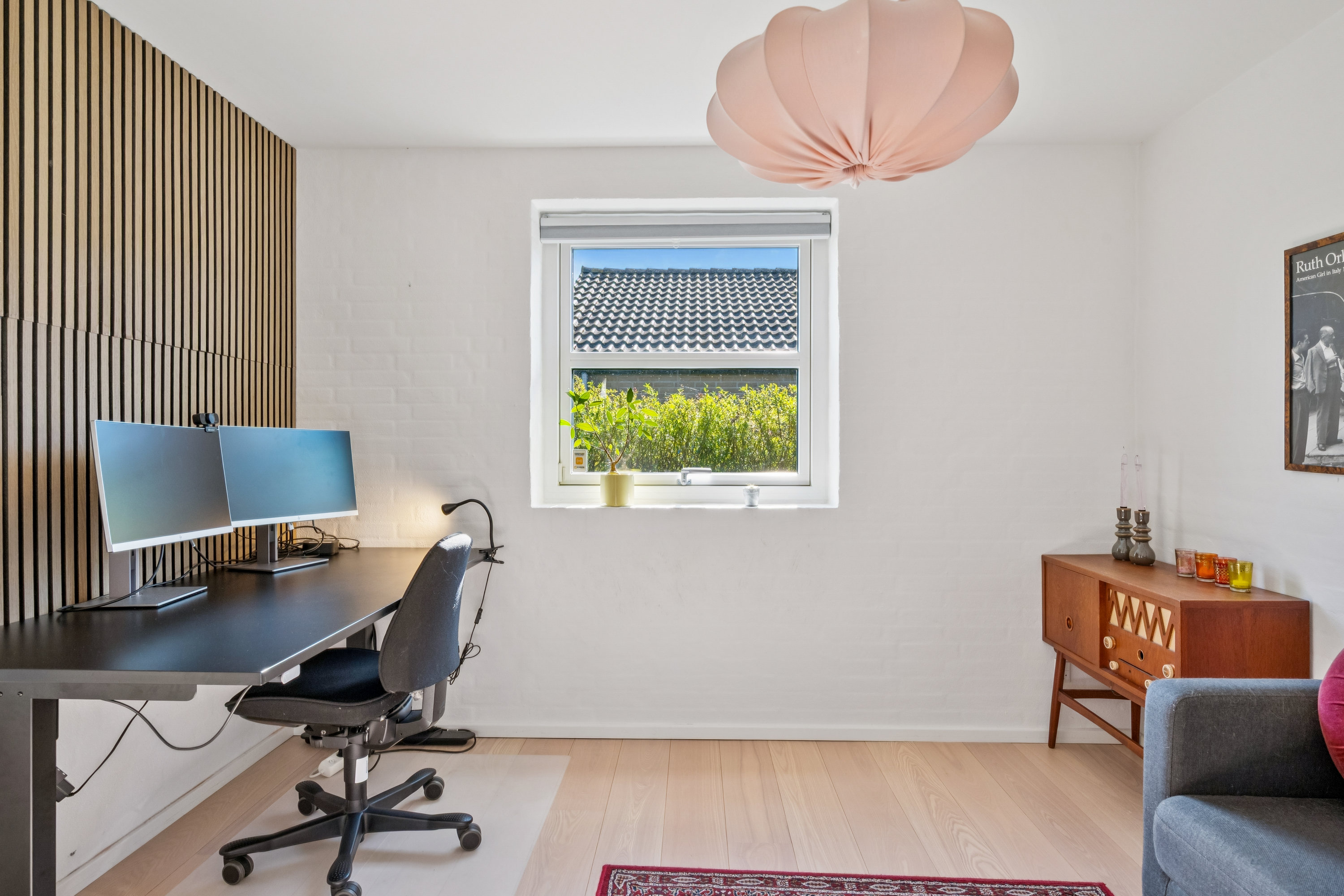 Fremhævet stue billede i fuldskærmstilstand. Billede af Korsagervej 4, Foldby, 8382 Hinnerup