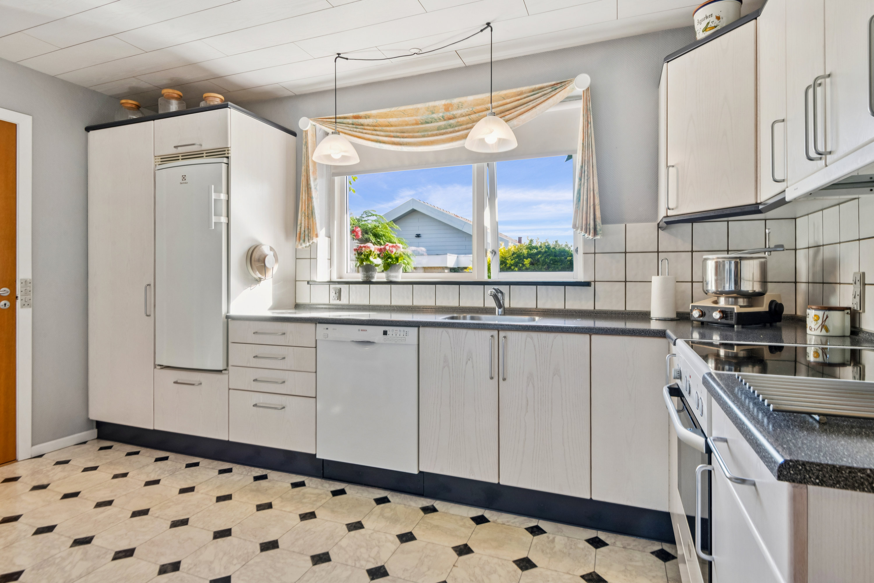 Fremhævet køkken billede i fuldskærmstilstand. Billede af Børglumvej 3, 9220 Aalborg Øst