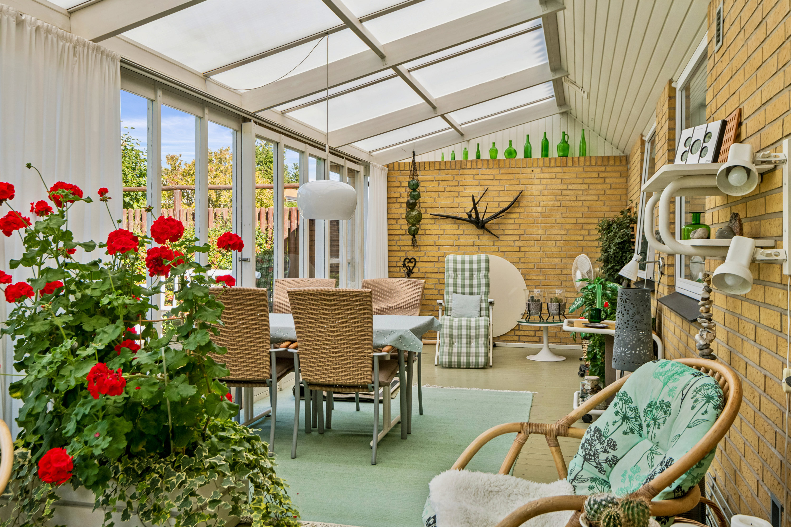 Fremhævet udestue billede i fuldskærmstilstand. Billede af Børglumvej 3, 9220 Aalborg Øst