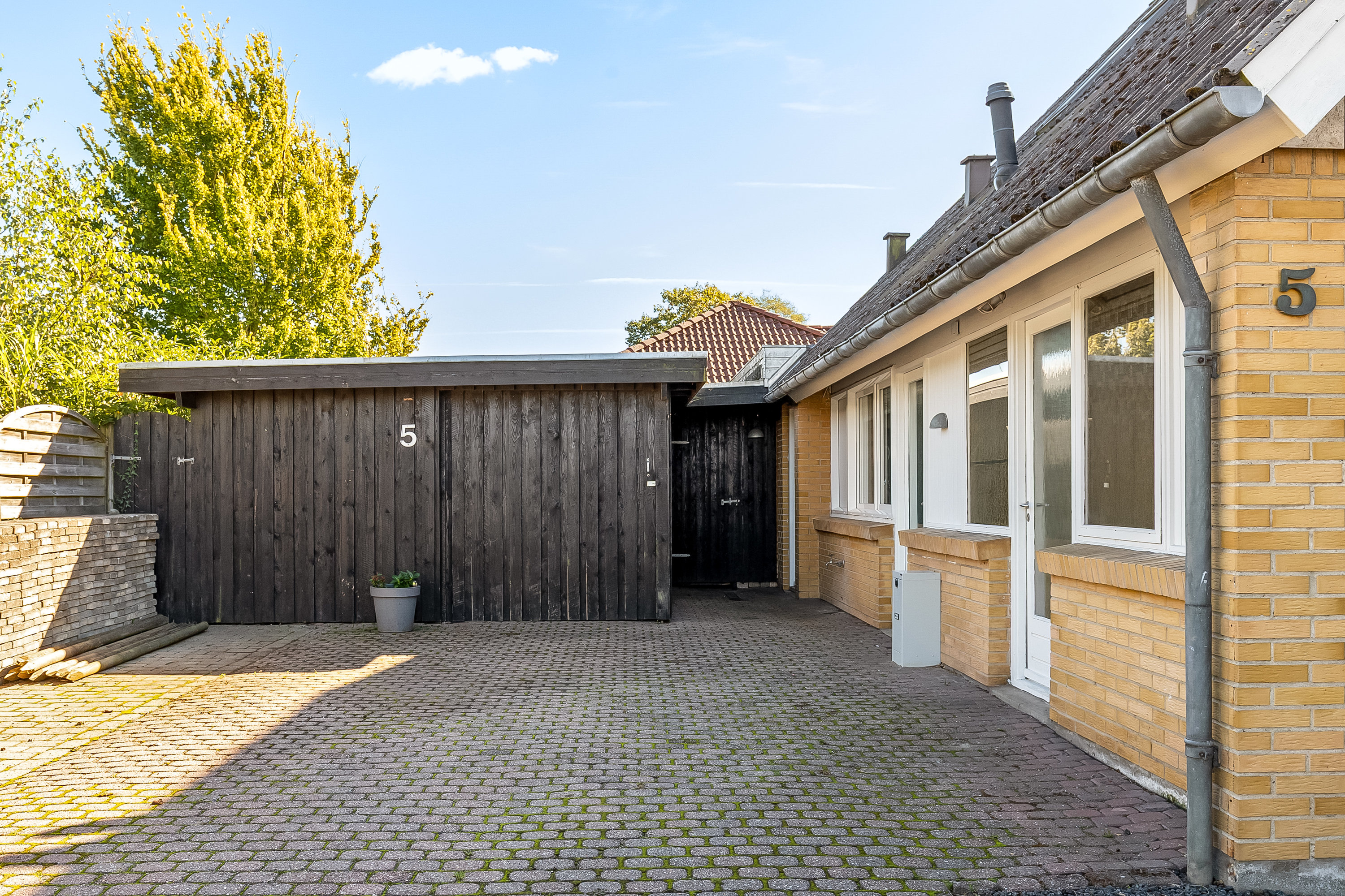 Fremhævet indkørsel billede i fuldskærmstilstand. Billede af Julianesvej 5, Vester Nebel, 6040 Egtved