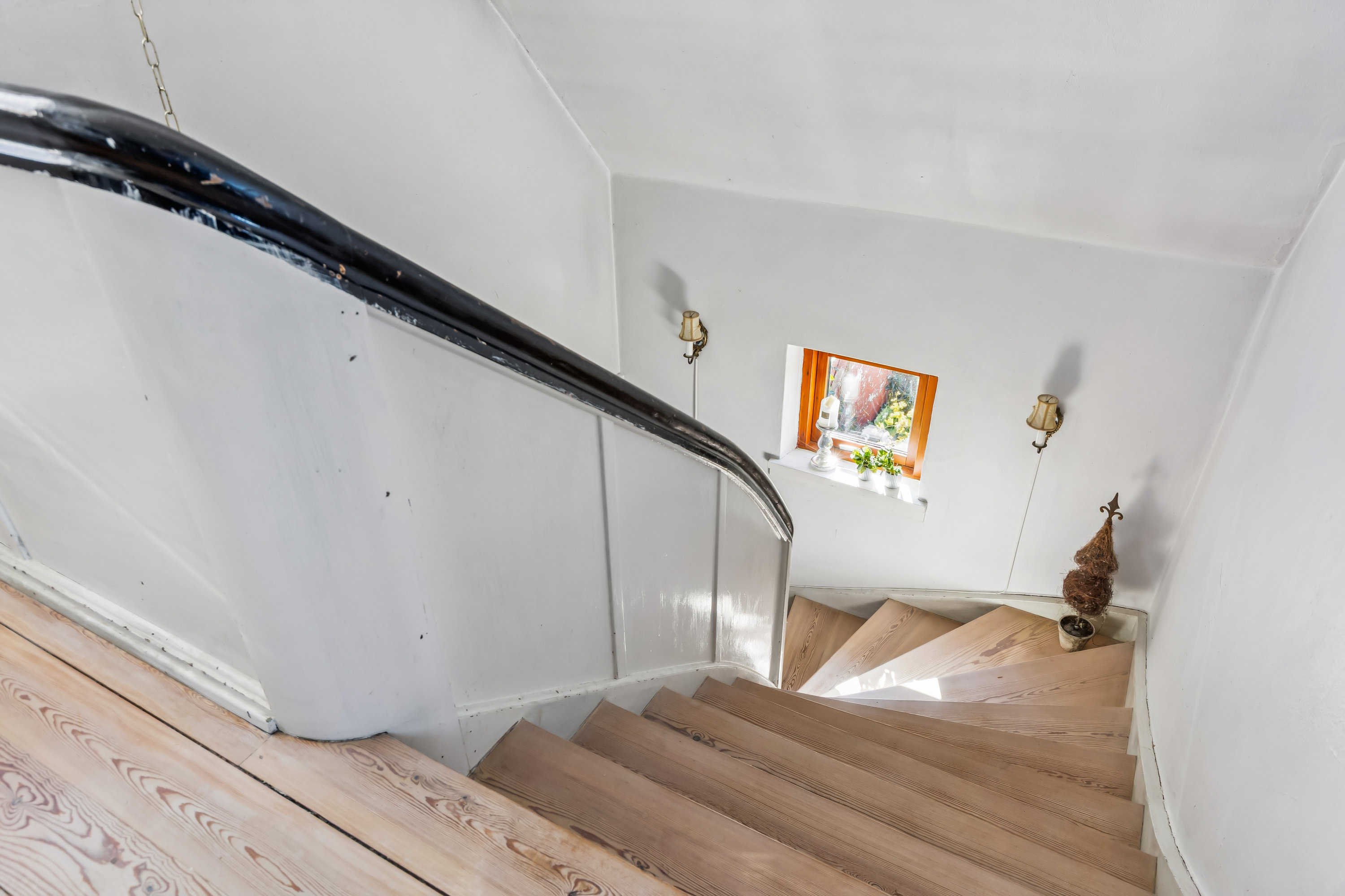 Fremhævet trappe billede i fuldskærmstilstand. Billede af Hovedgaden 107, 4520 Svinninge